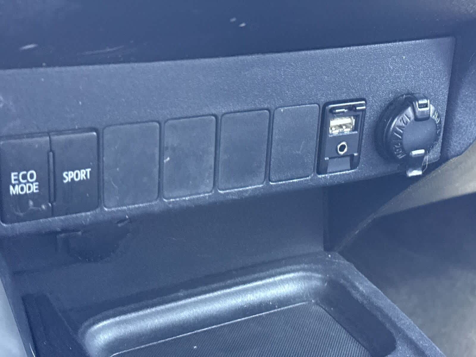 Thumbnail: 2016 Toyota RAV4 - 24