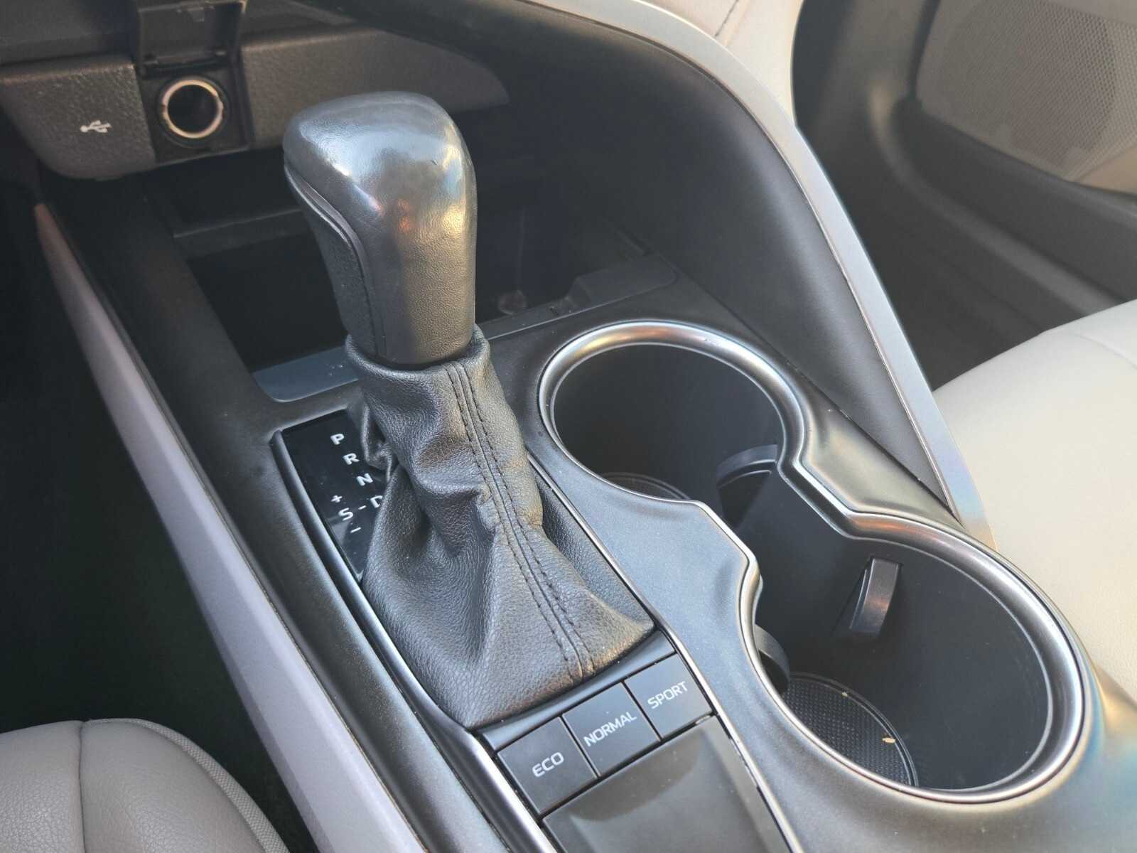 Thumbnail: 2022 Toyota Camry - 11