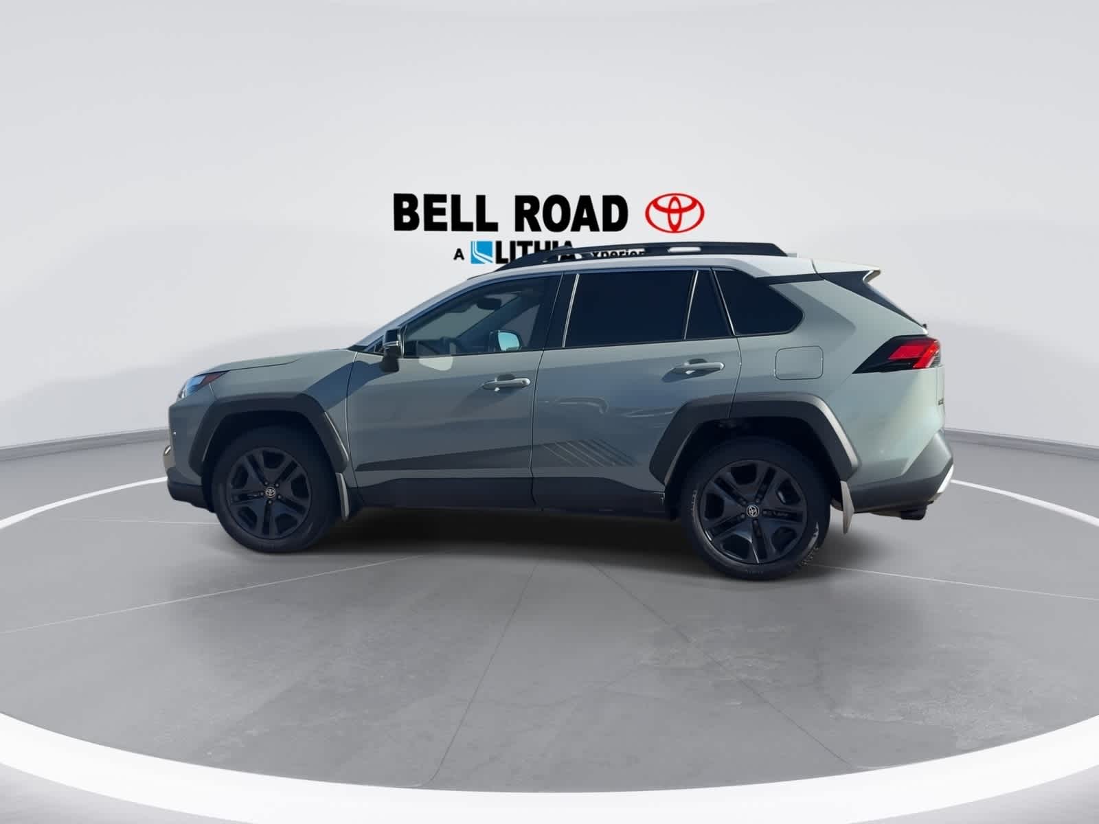 Thumbnail: 2022 Toyota RAV4 - 4