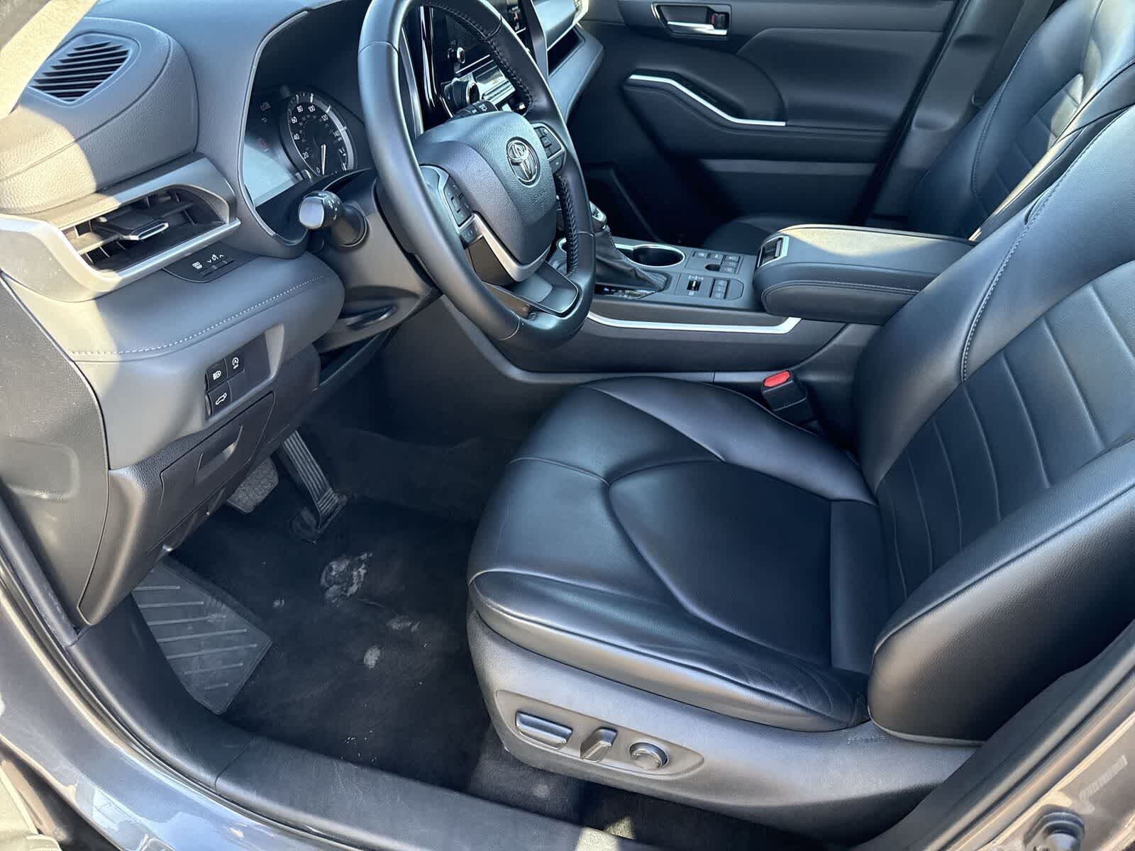 Thumbnail: 2023 Toyota Highlander - 17