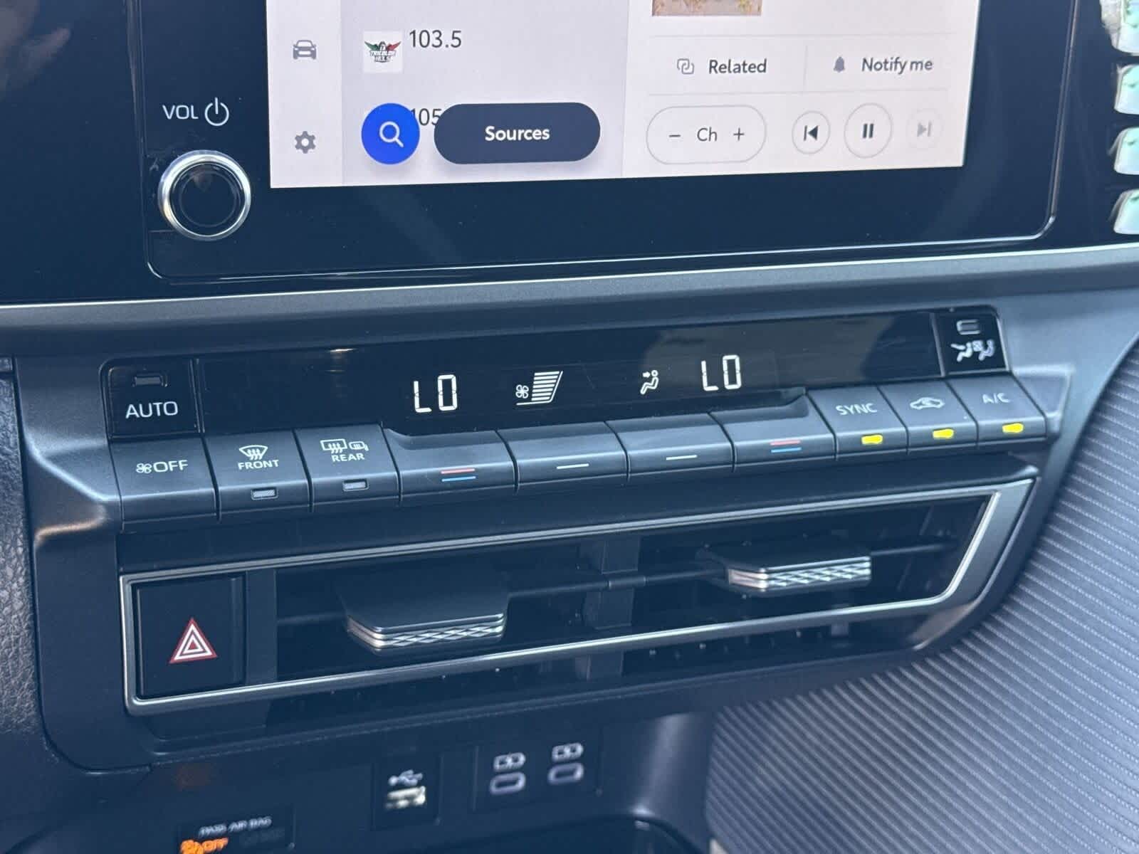 2025 Toyota Camry SE 22