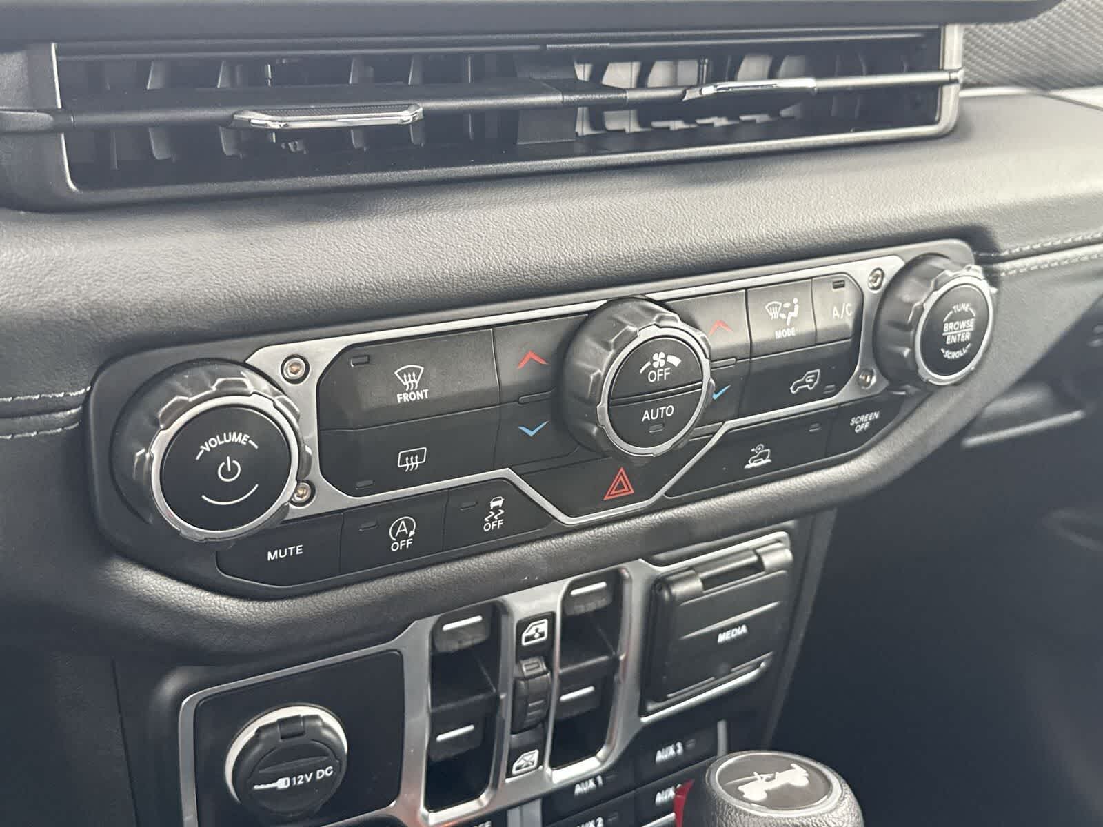 Thumbnail: 2024 Jeep Wrangler - 24