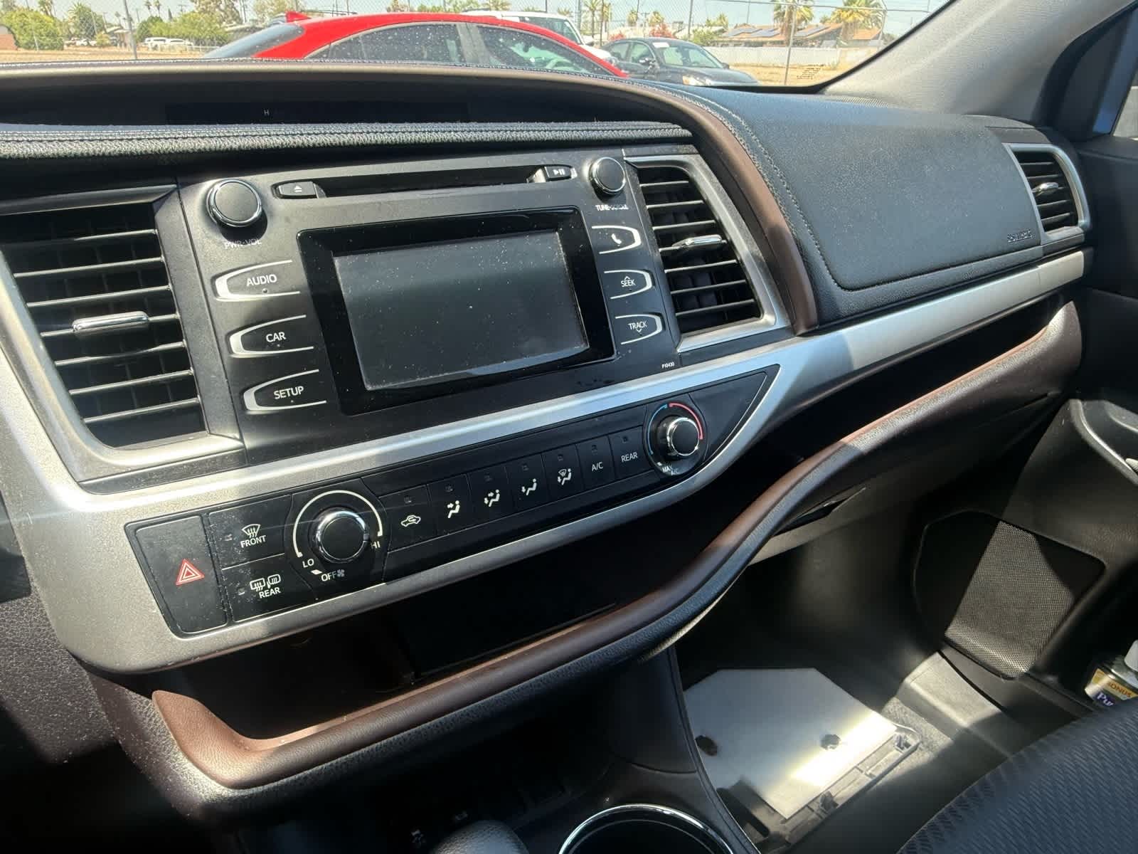 Thumbnail: 2015 Toyota Highlander - 15