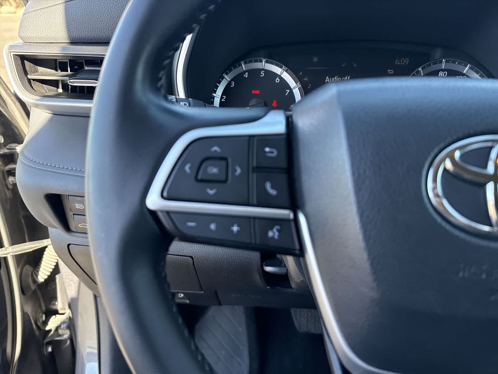 Thumbnail: 2023 Toyota Highlander - 29