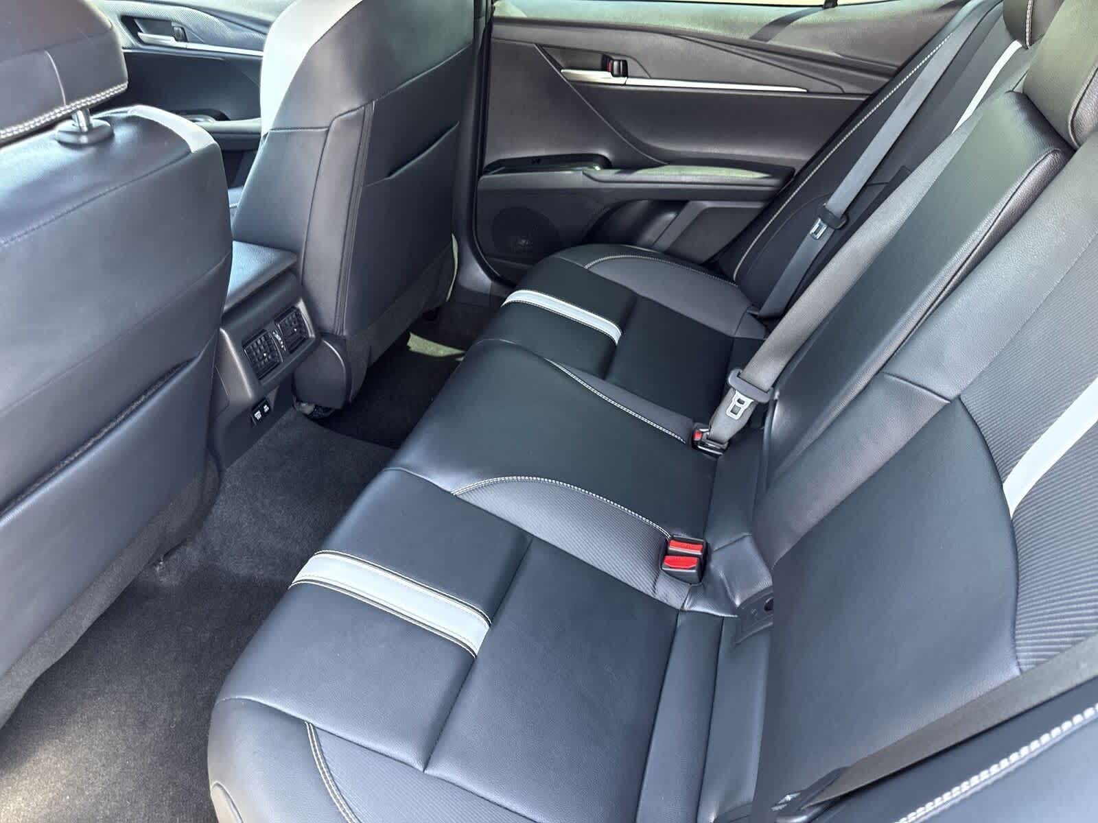 2025 Toyota Camry SE 14