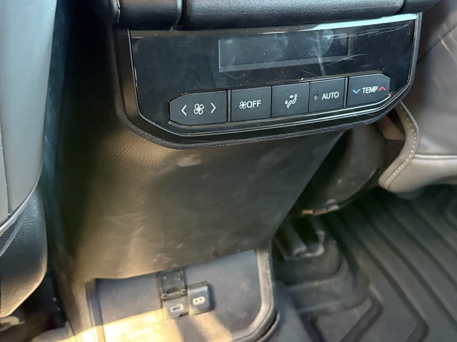 Thumbnail: 2022 Toyota Highlander - 10