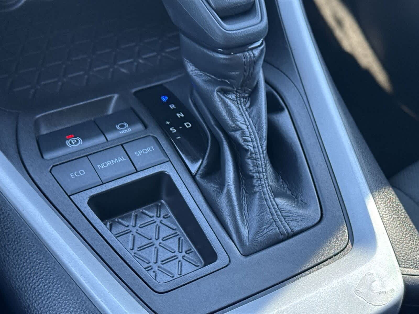 Thumbnail: 2023 Toyota RAV4 - 25