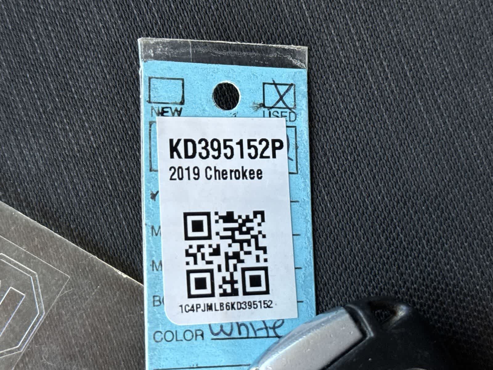 Thumbnail: 2019 Jeep Cherokee - 35