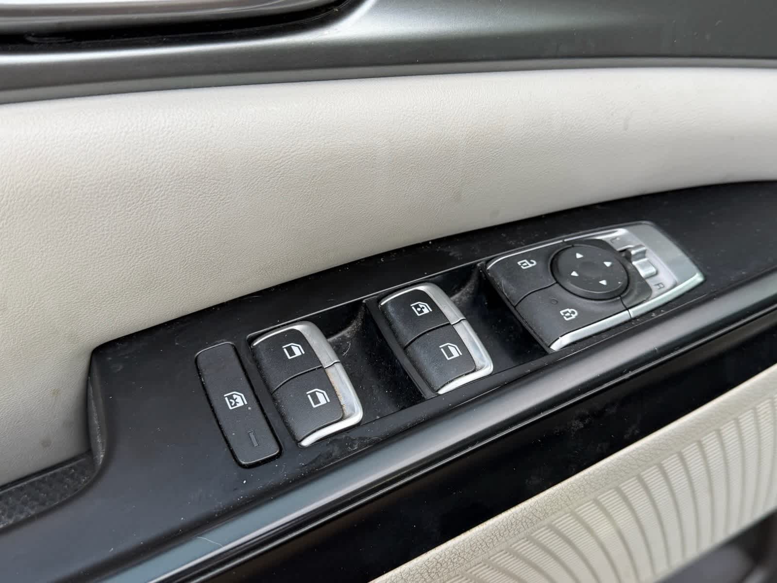 Thumbnail: 2022 Kia Carnival - 10