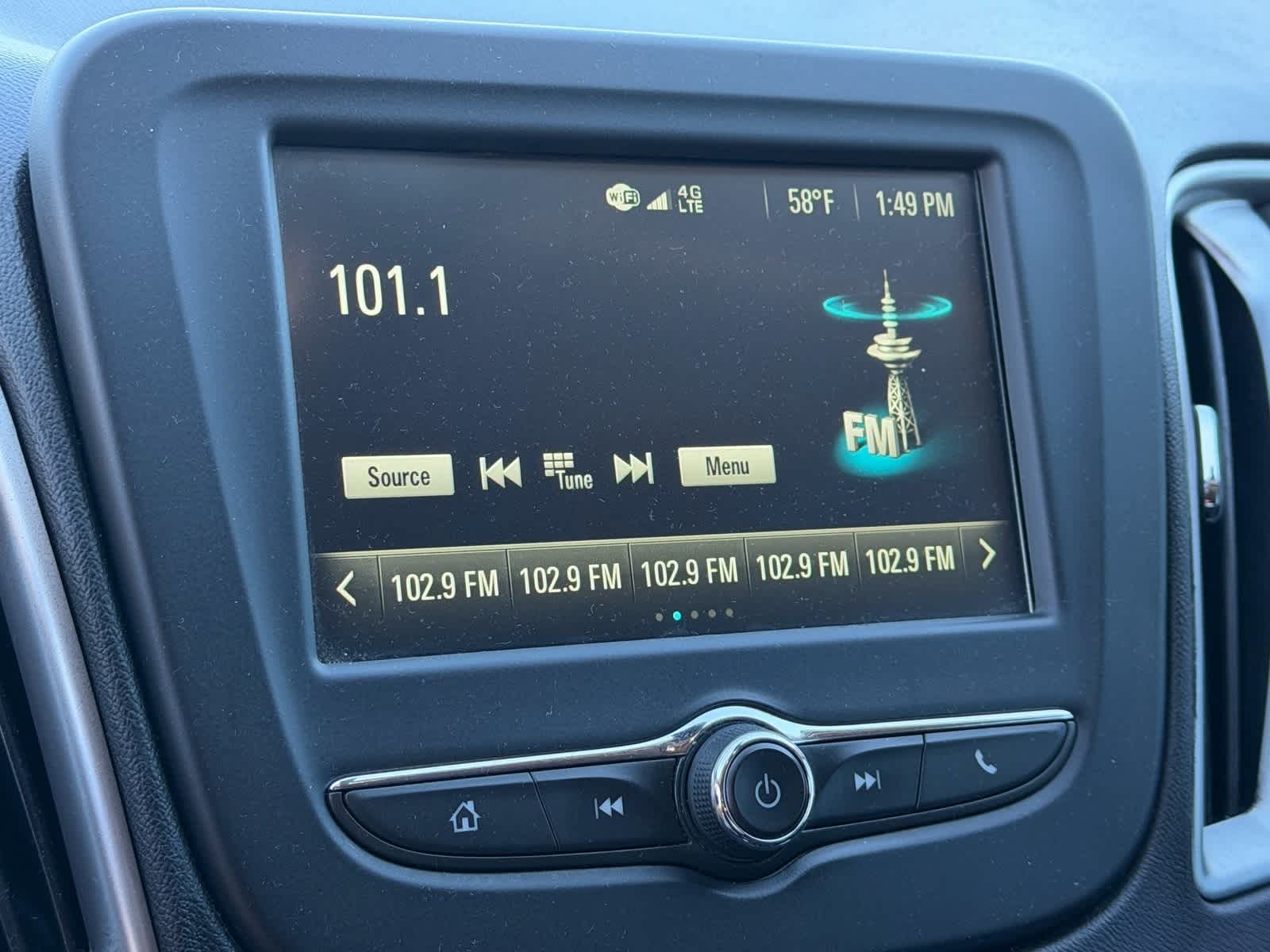 Thumbnail: 2018 Chevrolet Malibu - 11