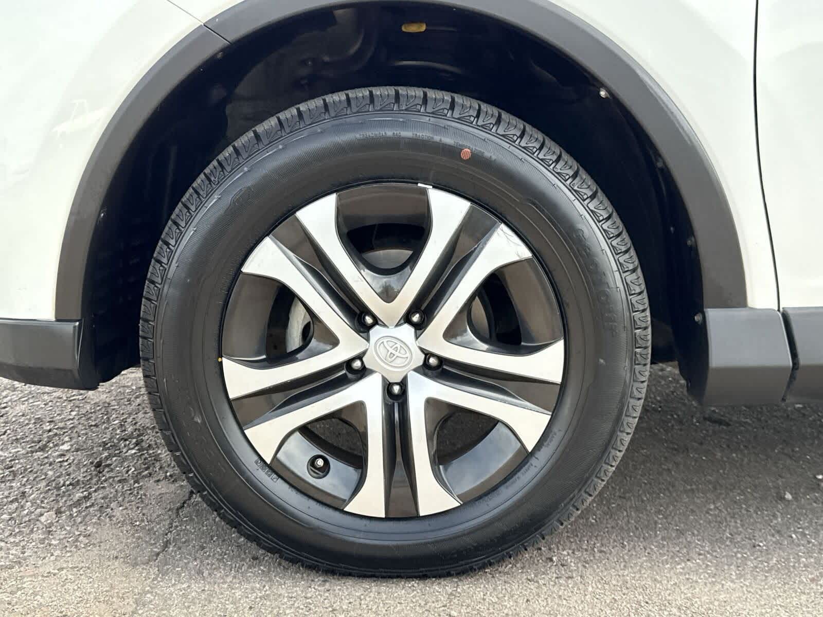 Thumbnail: 2018 Toyota RAV4 - 10