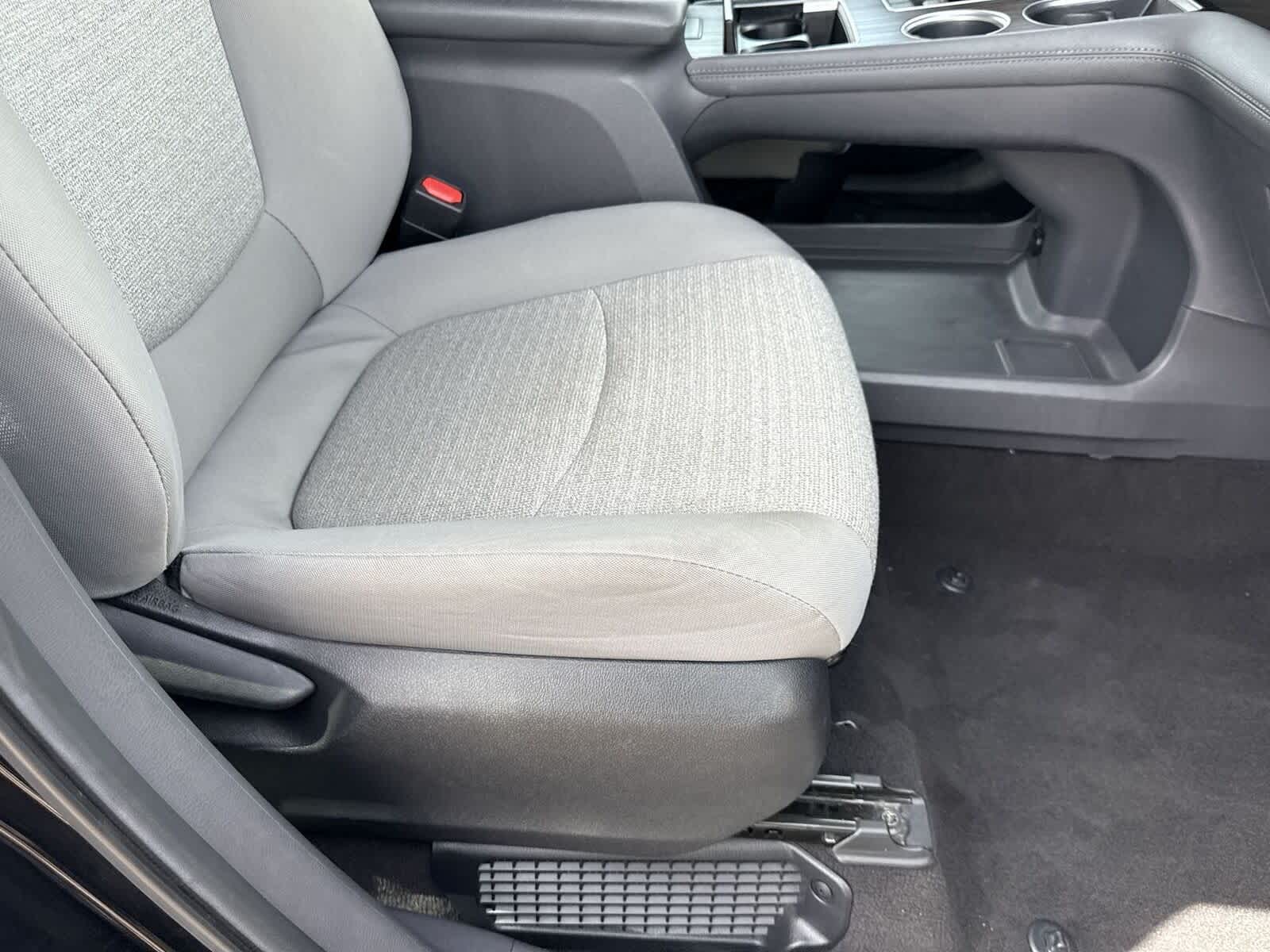 2024 Toyota Sienna LE 12