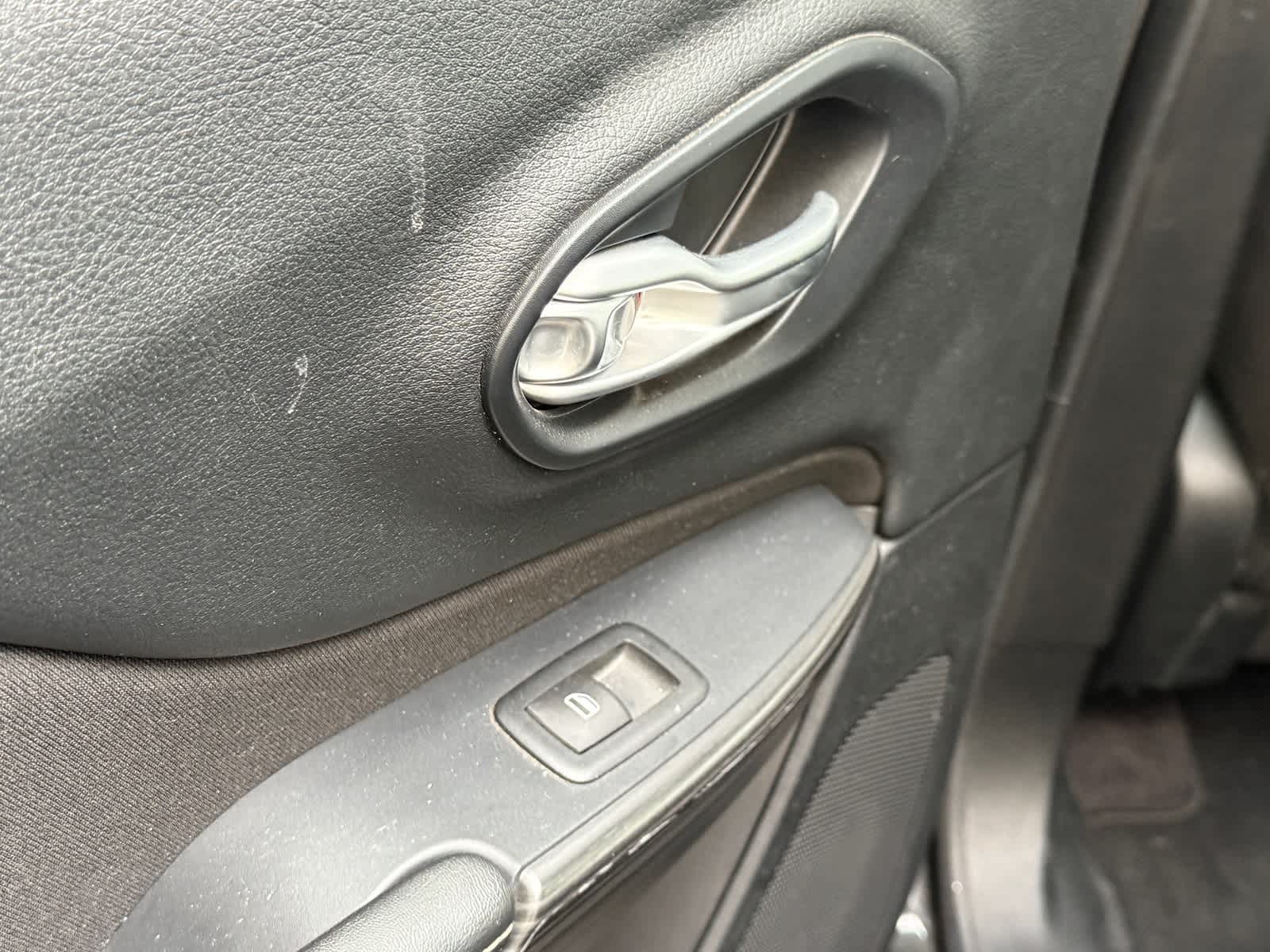 Thumbnail: 2016 Jeep Cherokee - 10