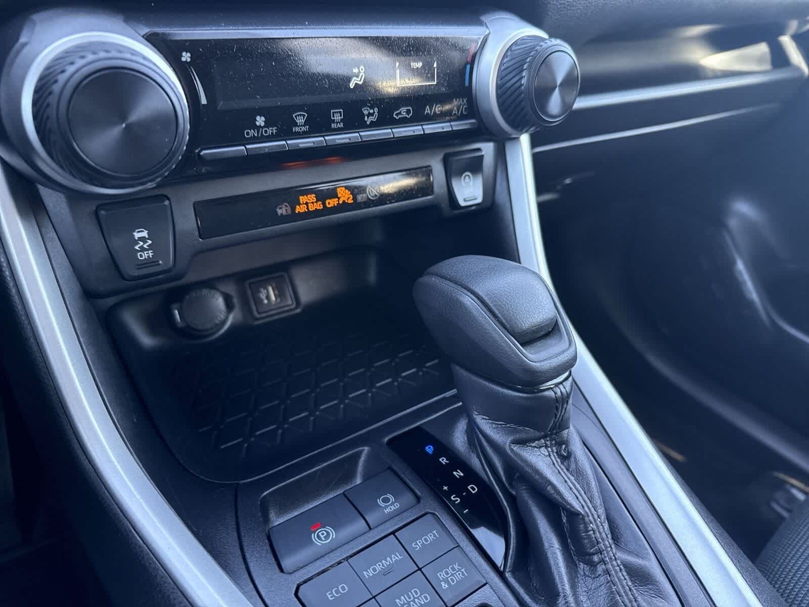 Thumbnail: 2024 Toyota RAV4 - 19