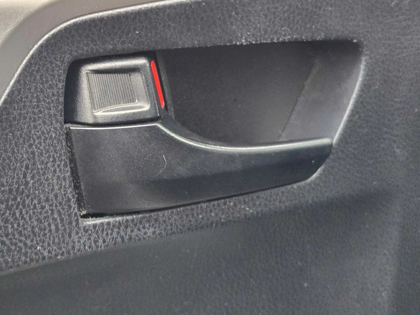 Thumbnail: 2018 Toyota RAV4 - 17