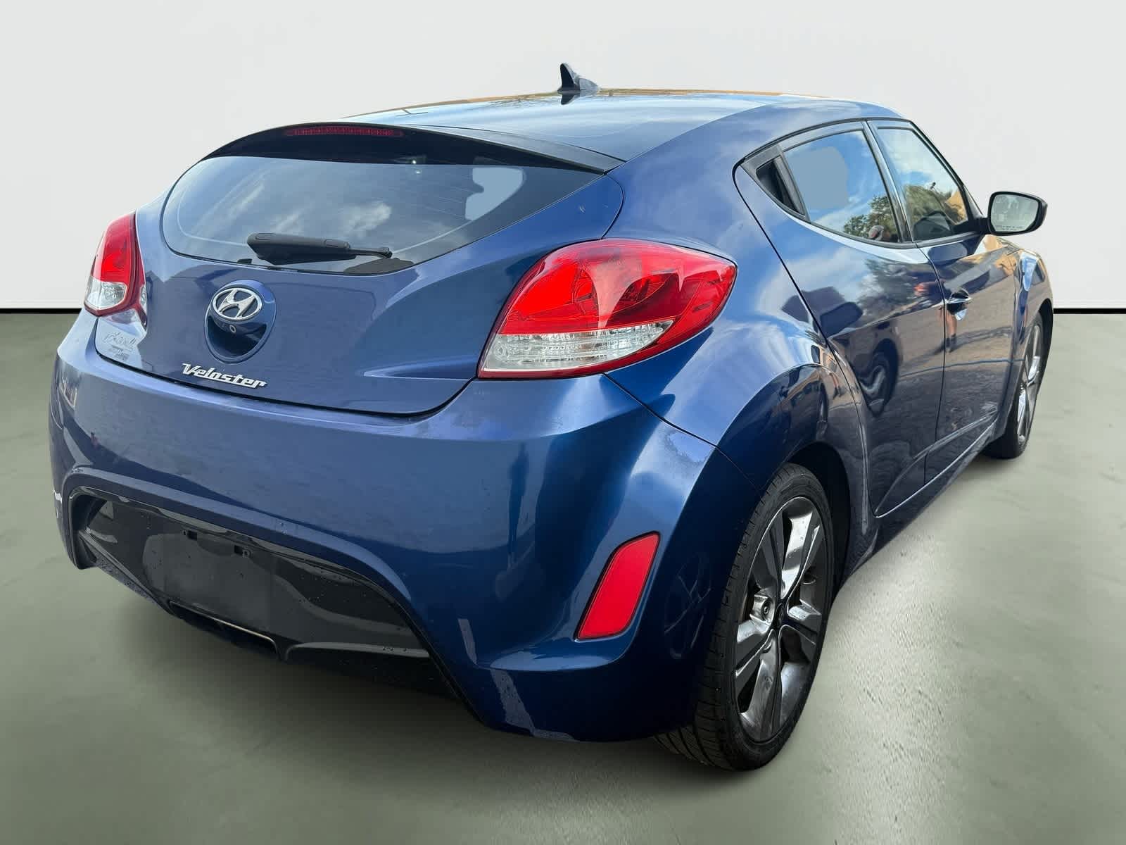 Thumbnail: 2017 Hyundai Veloster - 4