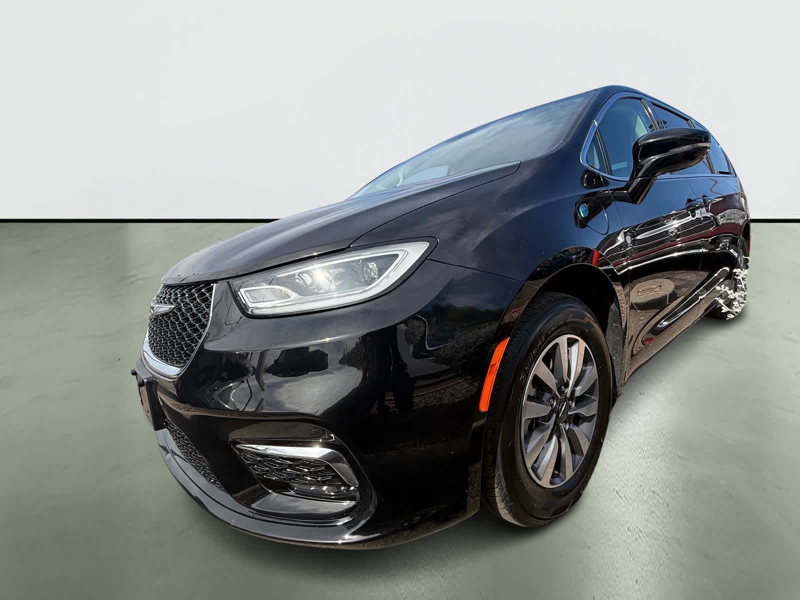 Thumbnail: 2024 Chrysler Pacifica - 2