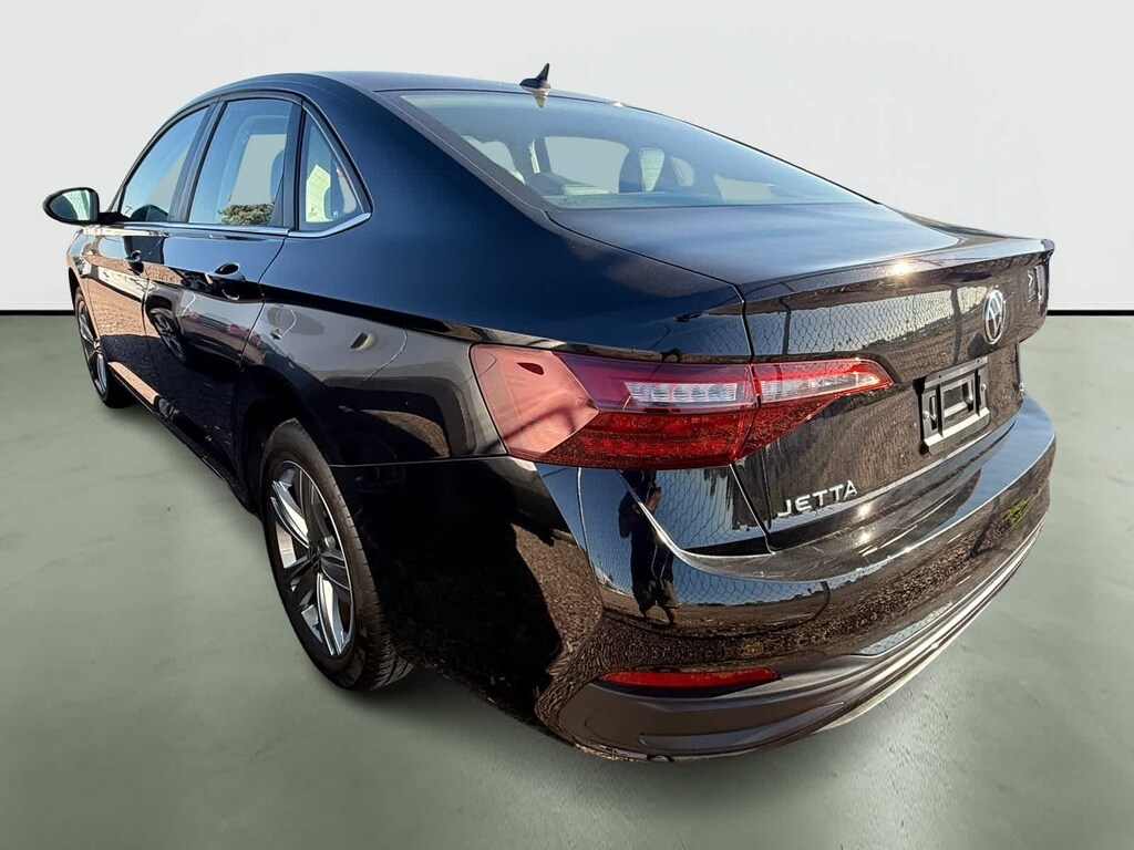 Used 2024 Volkswagen Jetta SE Sedan