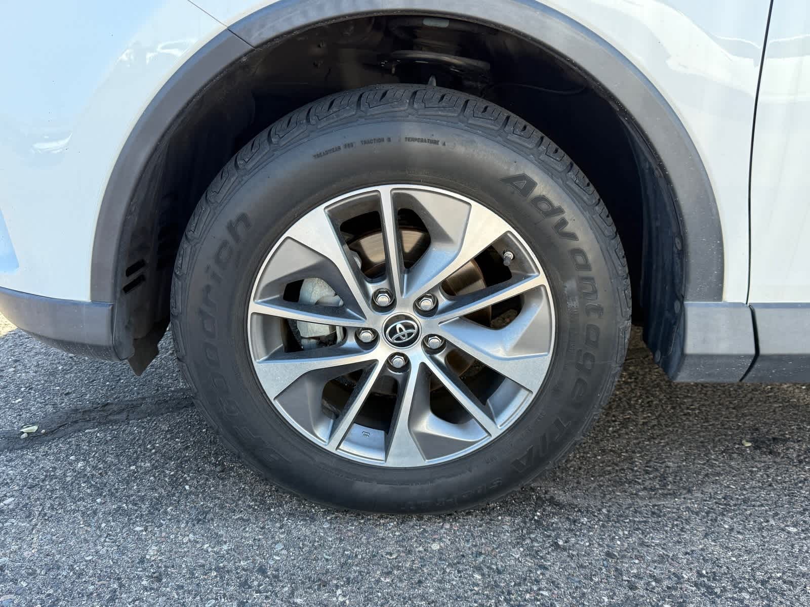 Thumbnail: 2017 Toyota RAV4 - 6