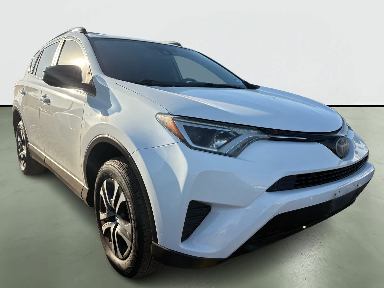 Thumbnail: 2018 Toyota RAV4 - 5
