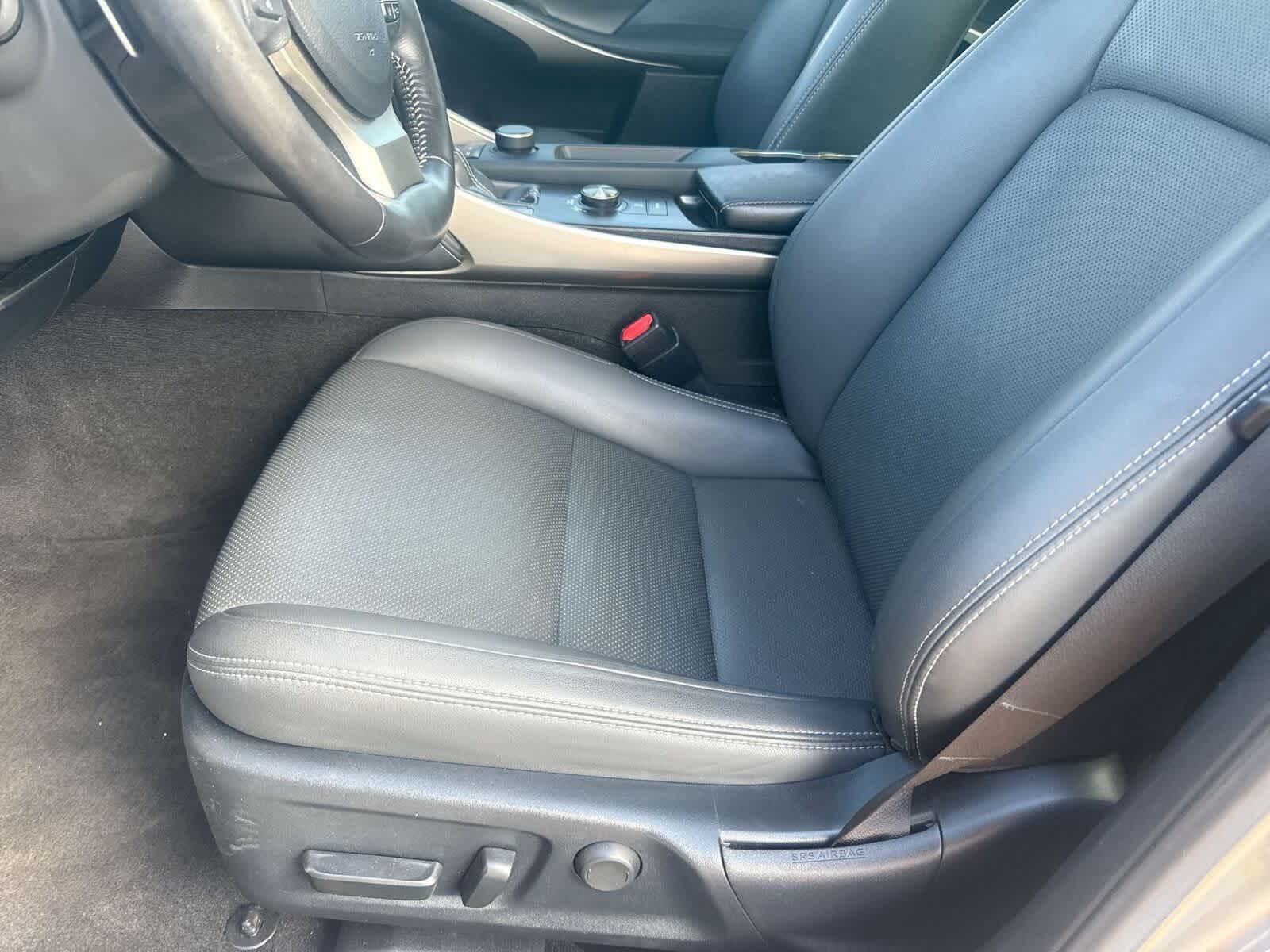 Thumbnail: 2019 Lexus IS - 18