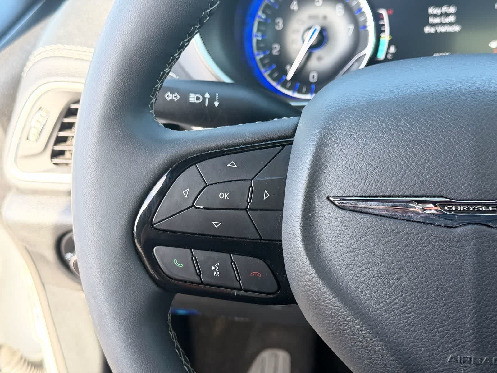 Thumbnail: 2025 Chrysler Pacifica - 18