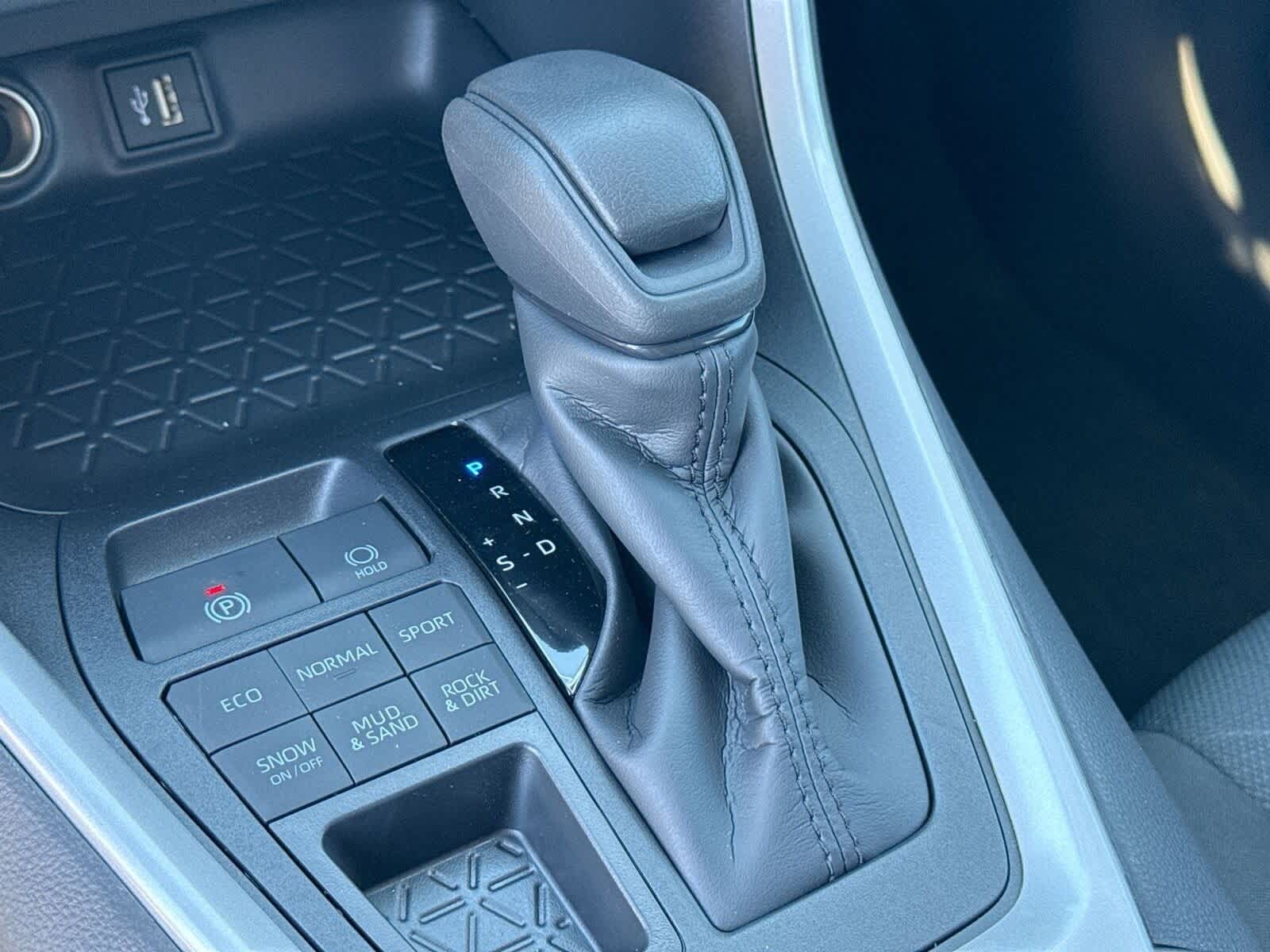 Thumbnail: 2025 Toyota RAV4 - 24