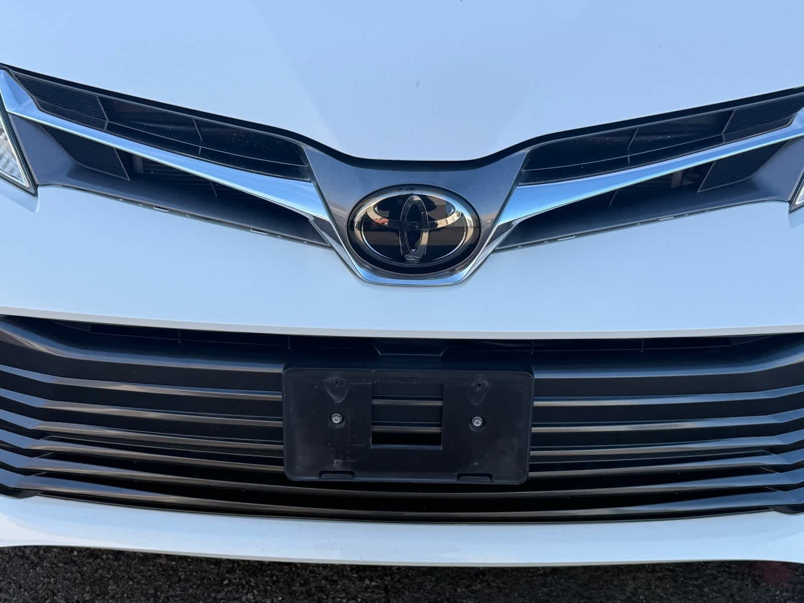Thumbnail: 2020 Toyota Sienna - 24