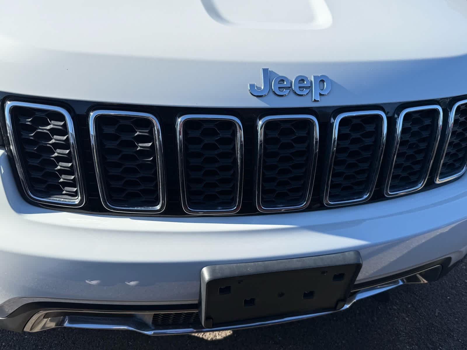 Thumbnail: 2022 Jeep Grand Cherokee - 25