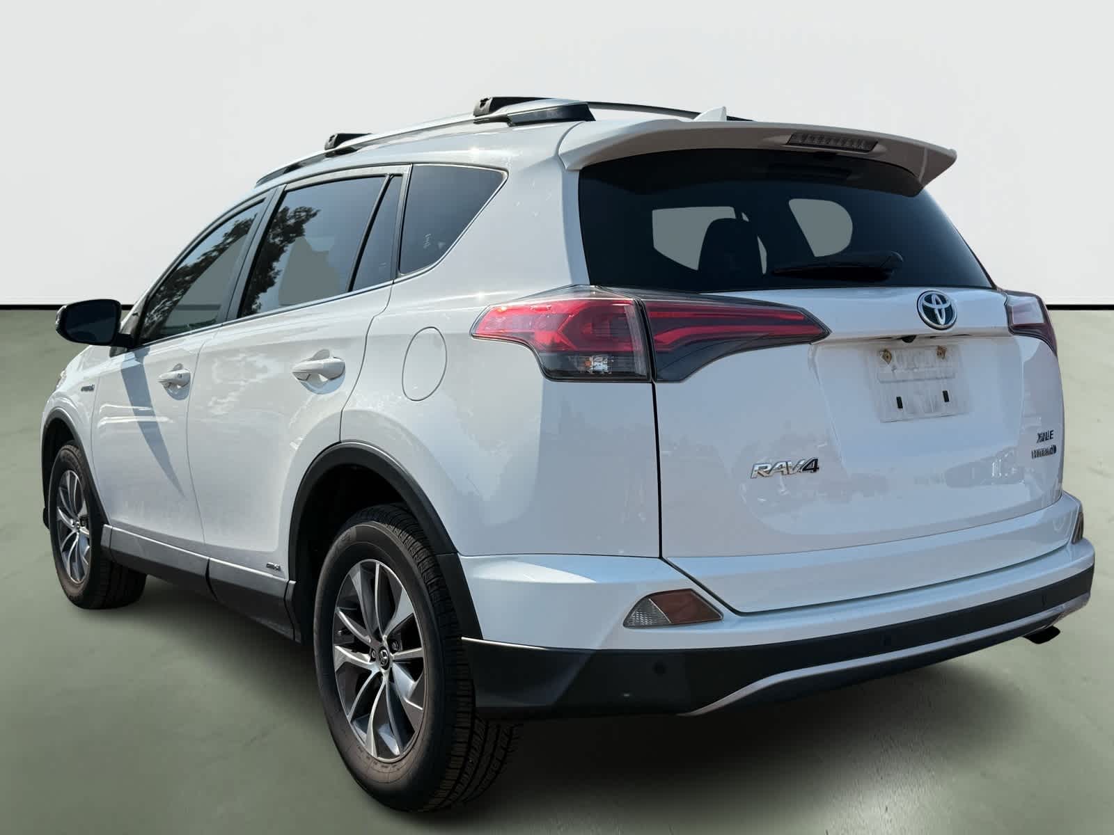 Thumbnail: 2017 Toyota RAV4 - 3