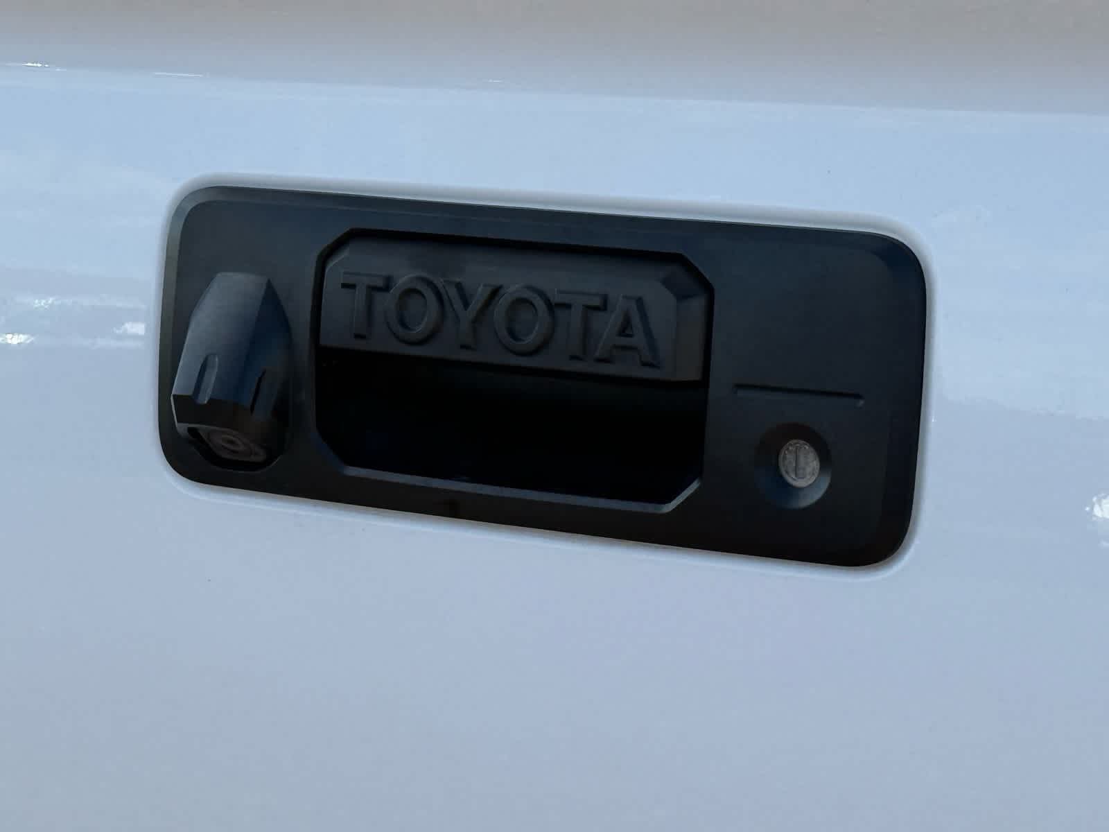 Thumbnail: 2015 Toyota Tundra - 18