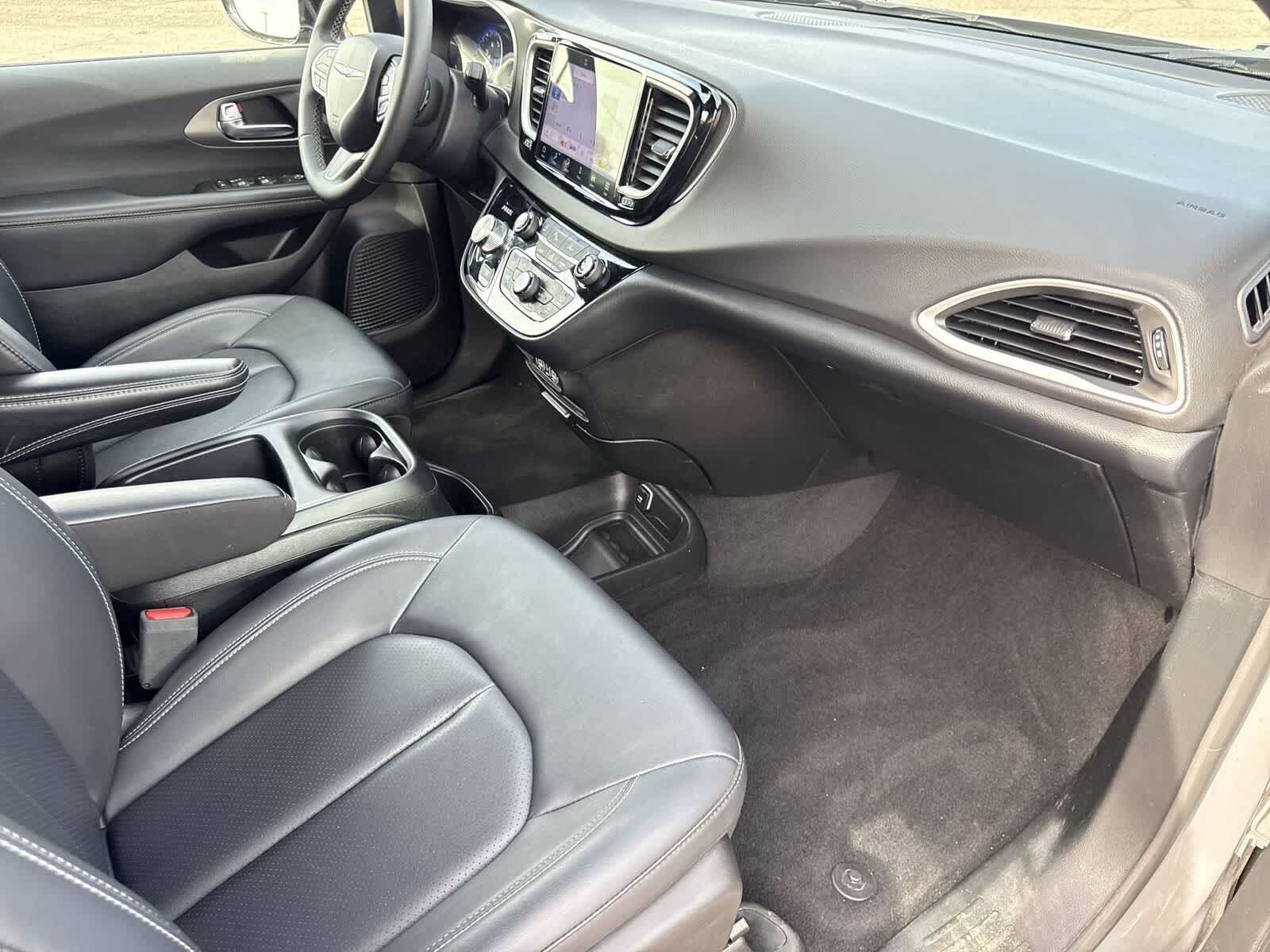 Thumbnail: 2025 Chrysler Pacifica - 12