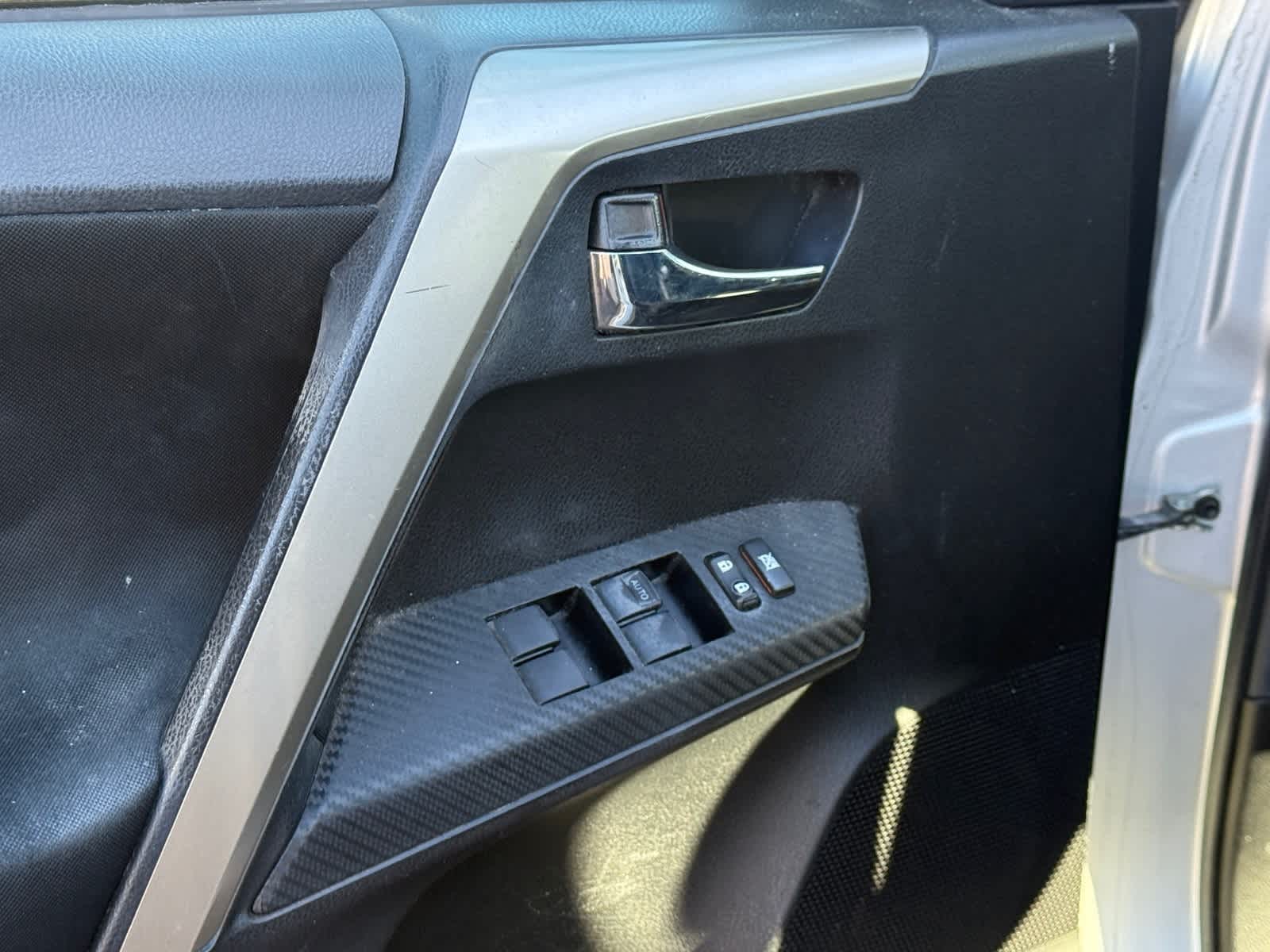 Thumbnail: 2015 Toyota RAV4 - 15