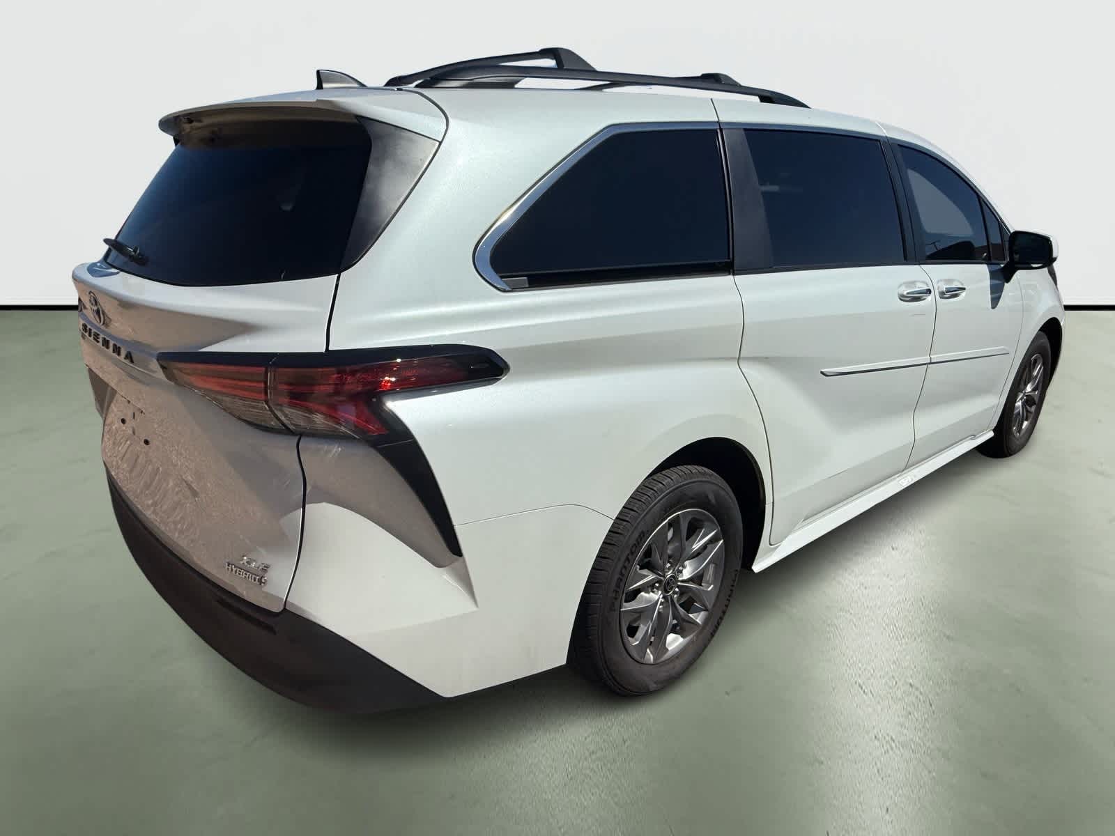 Thumbnail: 2022 Toyota Sienna - 4