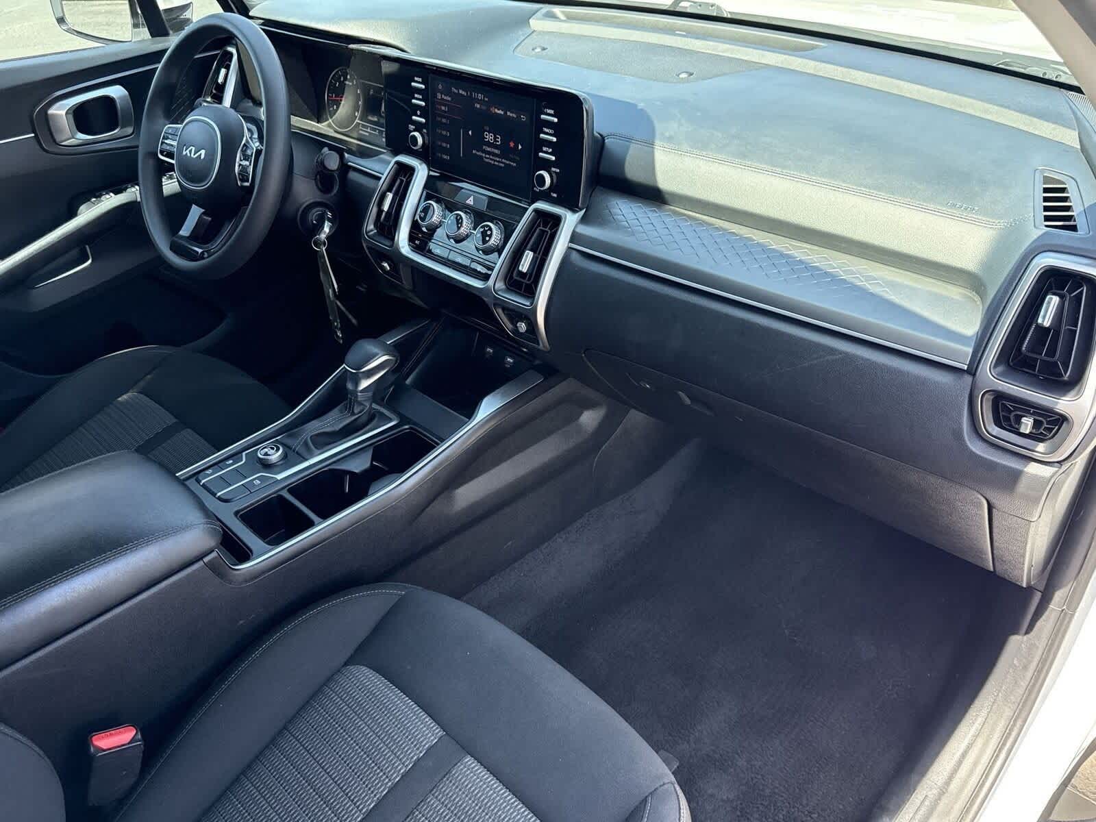 2022 Kia Sorento LX 11