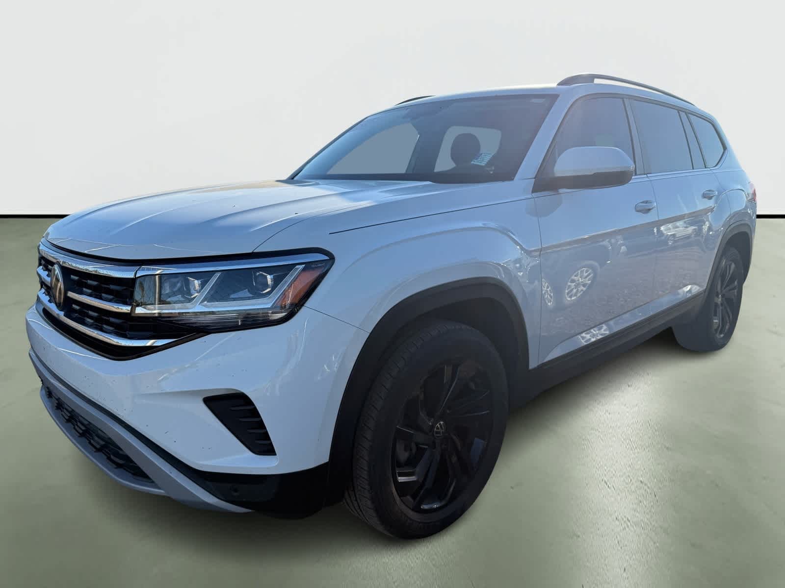 2023 Volkswagen Atlas SE 2