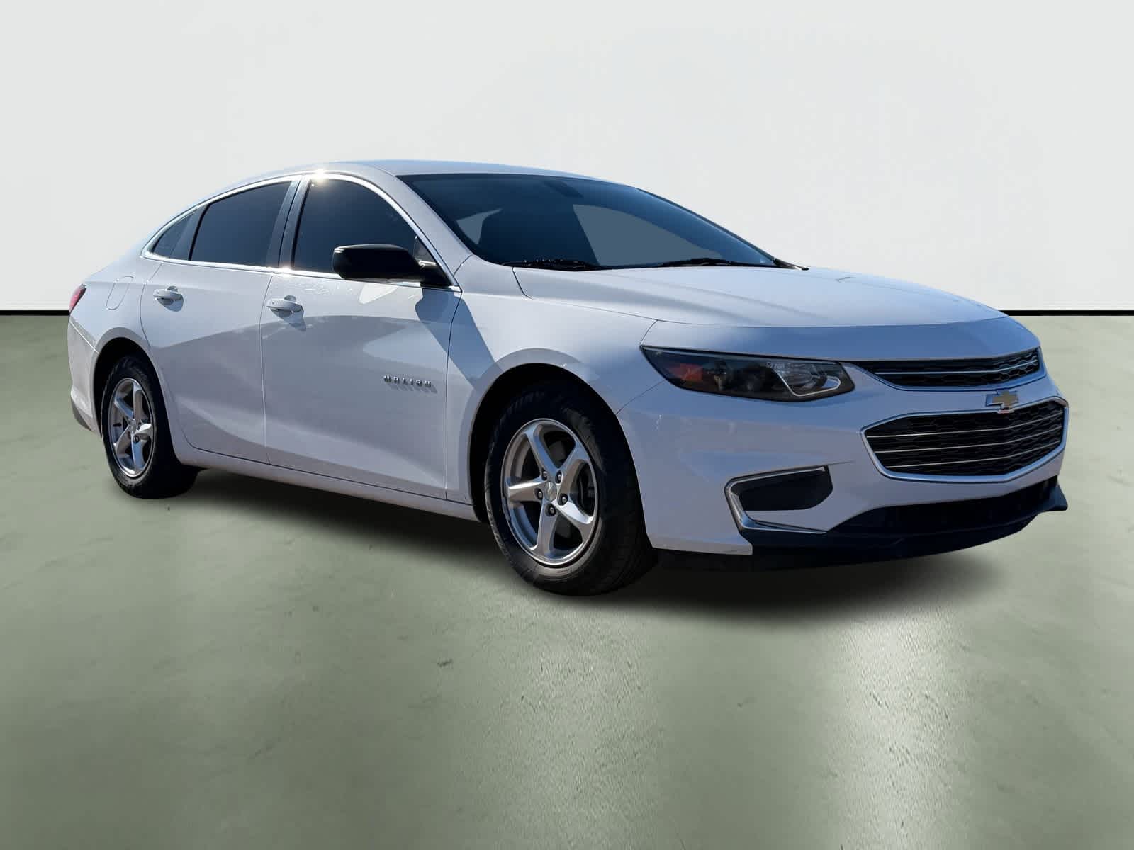 Thumbnail: 2018 Chevrolet Malibu - 6