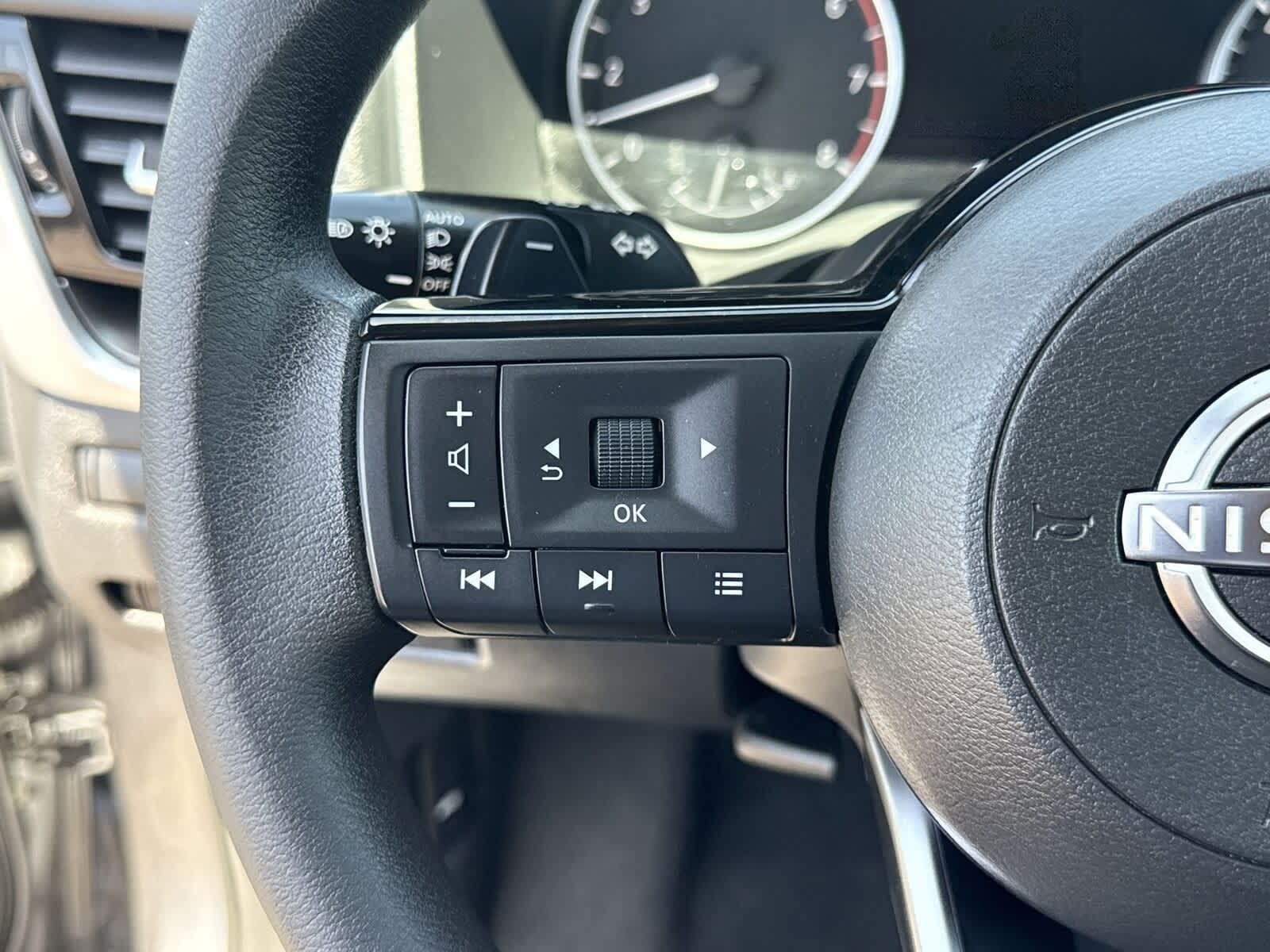 2022 Nissan Rogue SV 27