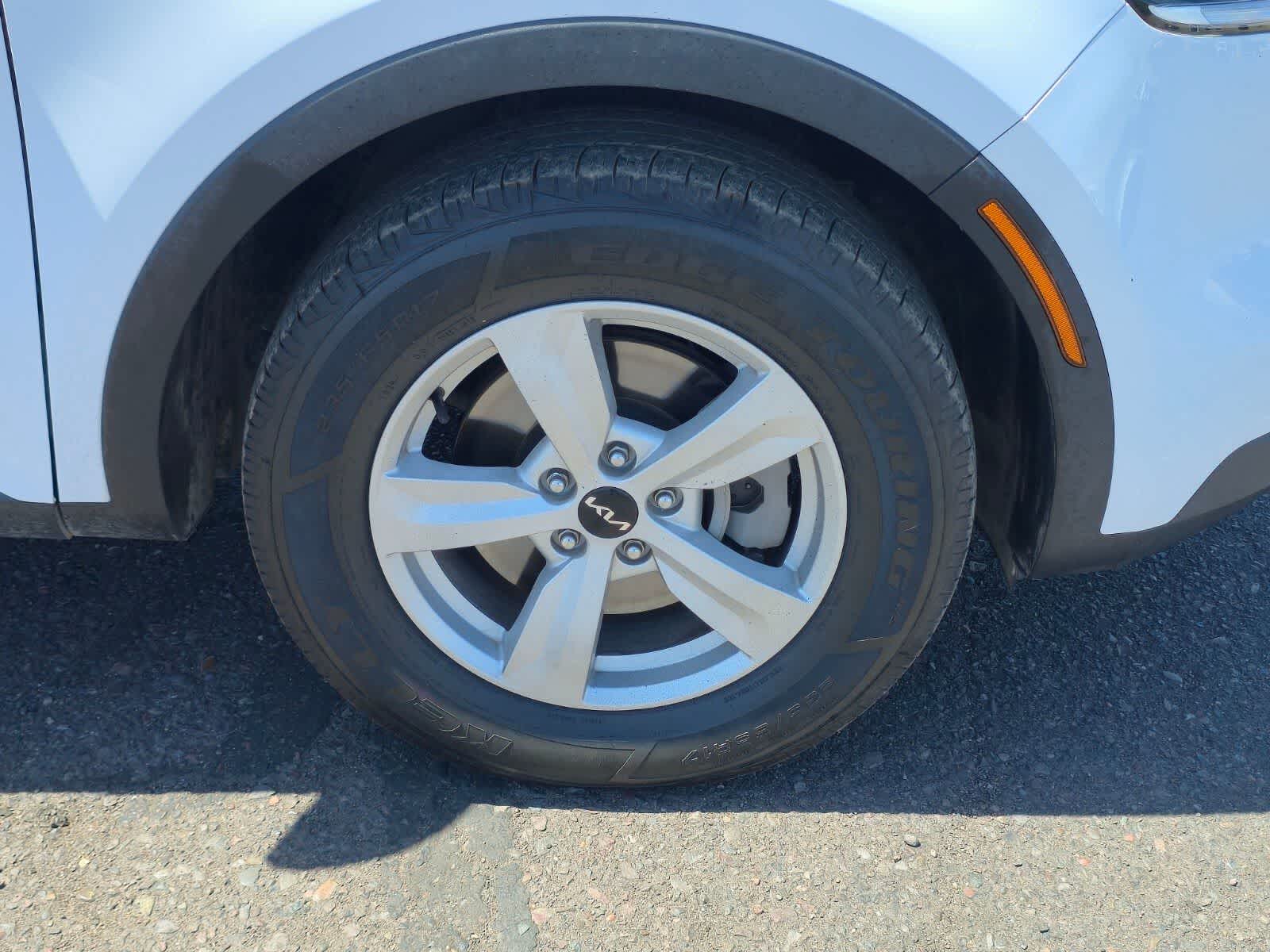 Thumbnail: 2023 Kia Sorento - 9