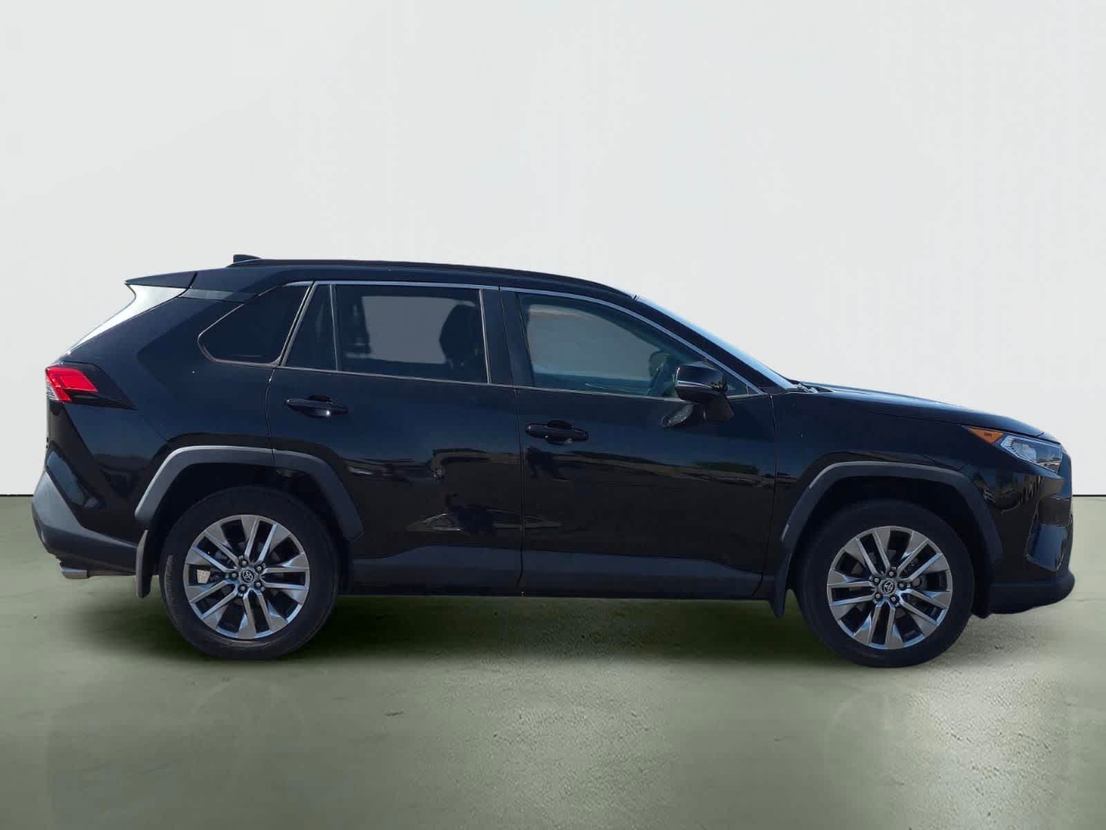 Thumbnail: 2020 Toyota RAV4 - 8