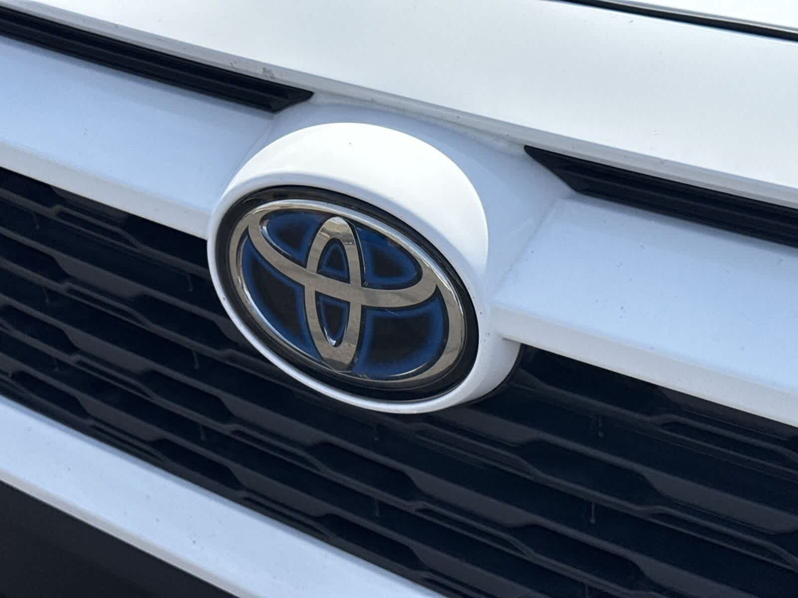 Thumbnail: 2022 Toyota RAV4 - 32