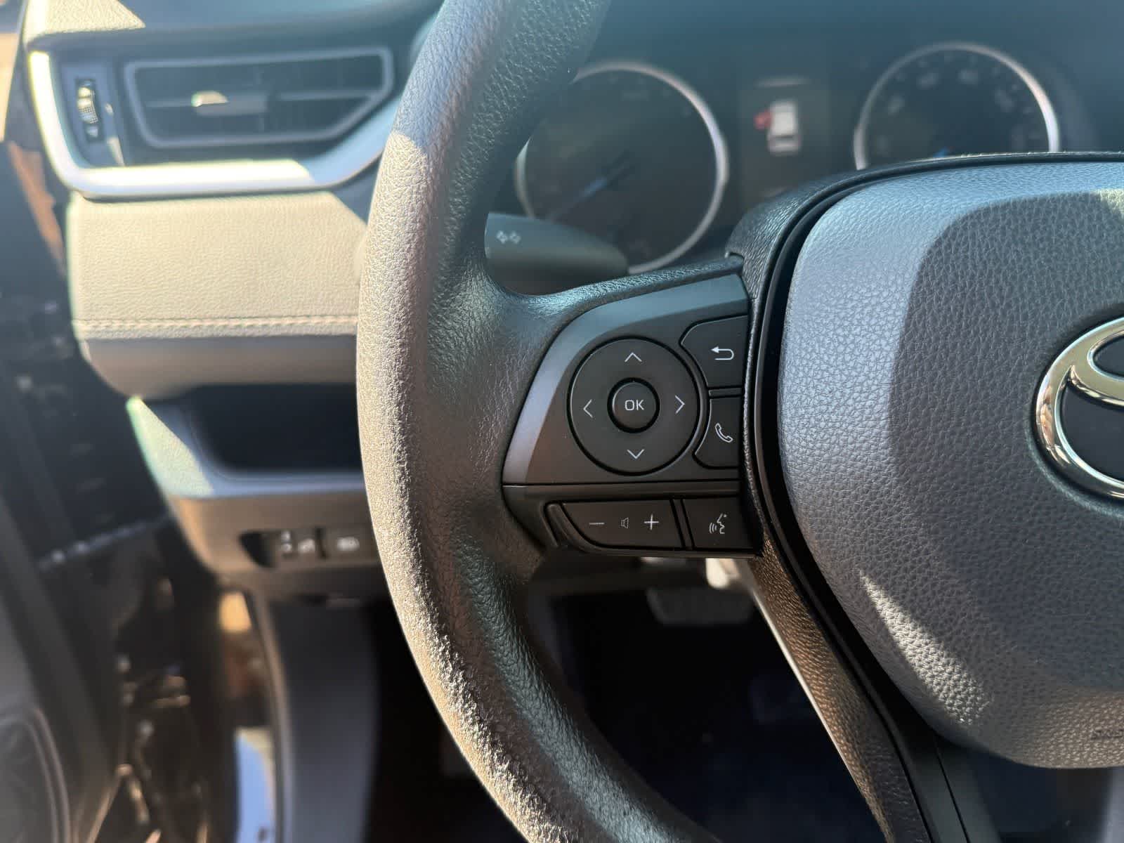 Thumbnail: 2021 Toyota RAV4 - 15