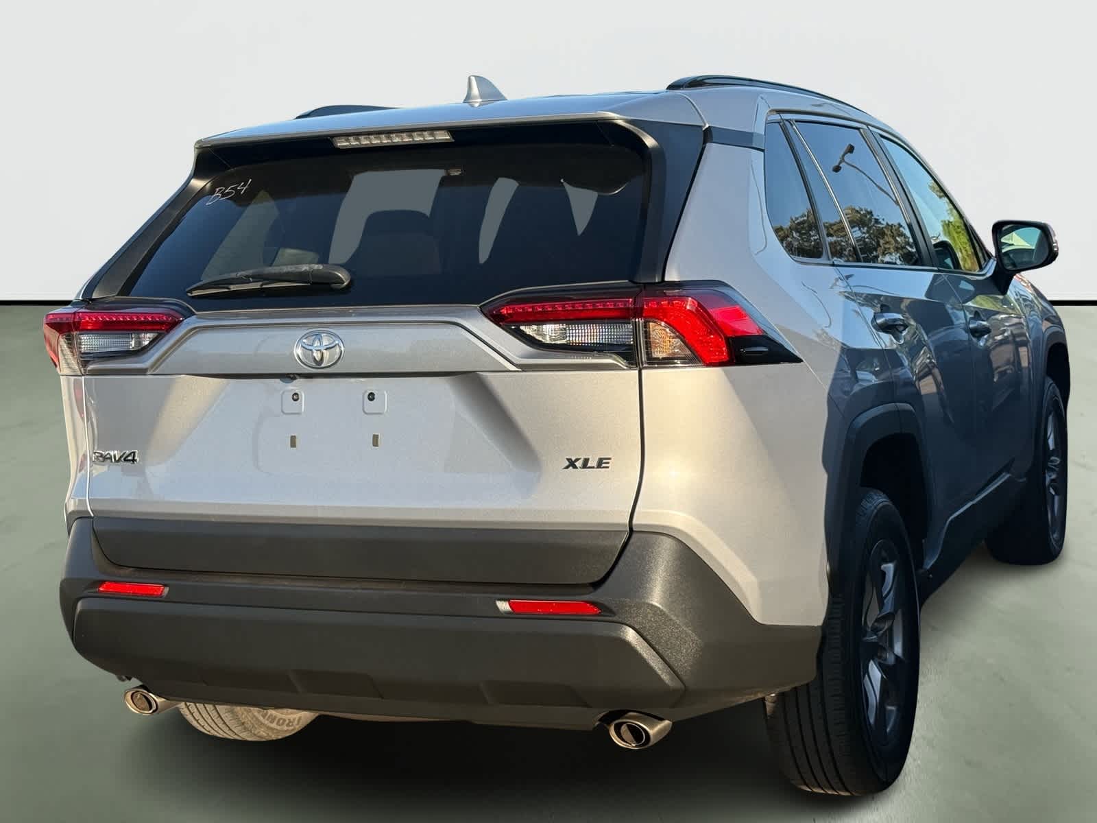 Thumbnail: 2022 Toyota RAV4 - 4