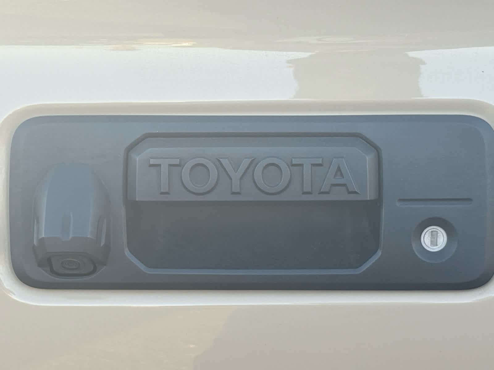 Thumbnail: 2018 Toyota Tacoma - 14
