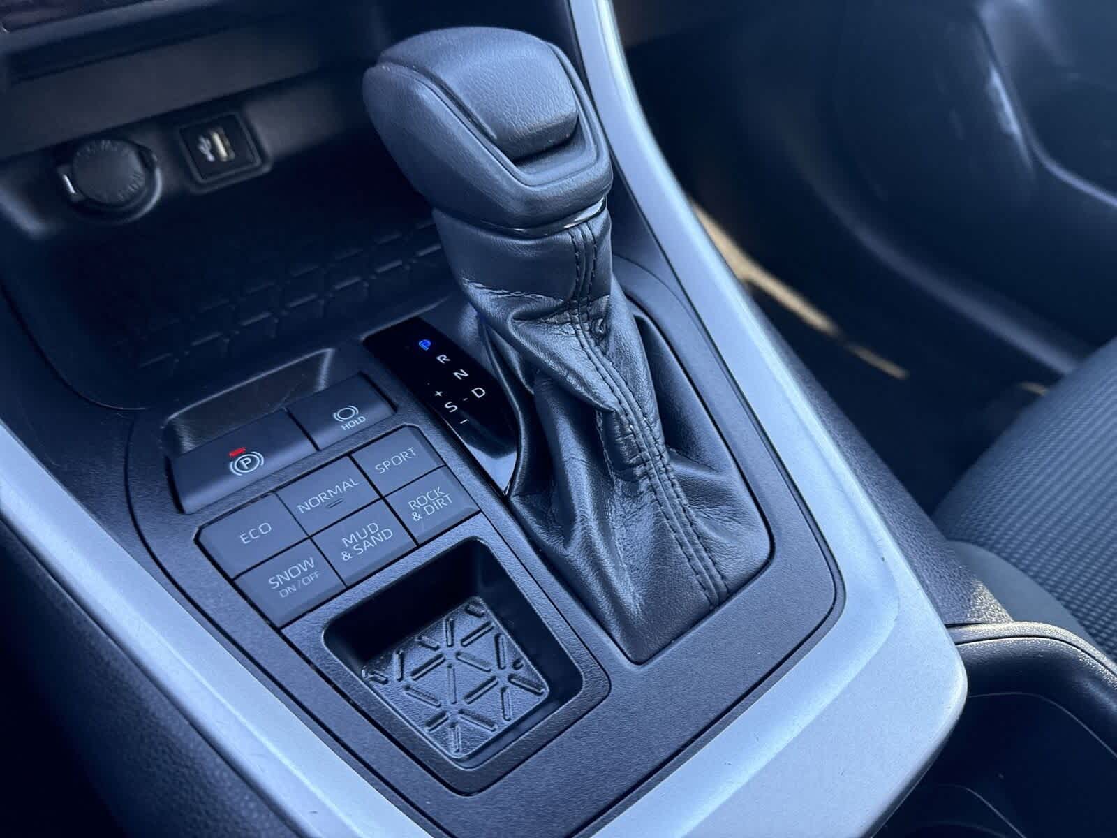 Thumbnail: 2024 Toyota RAV4 - 25