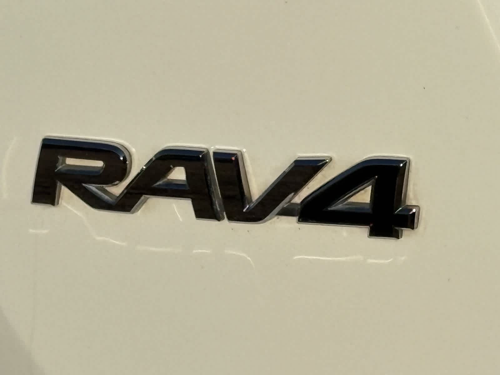 Thumbnail: 2018 Toyota RAV4 - 16