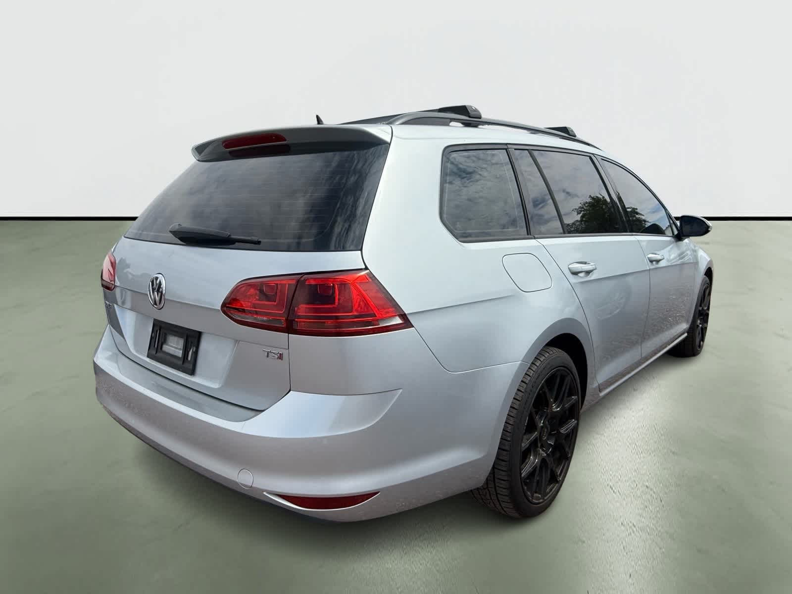 Thumbnail: 2016 Volkswagen e-Golf - 4