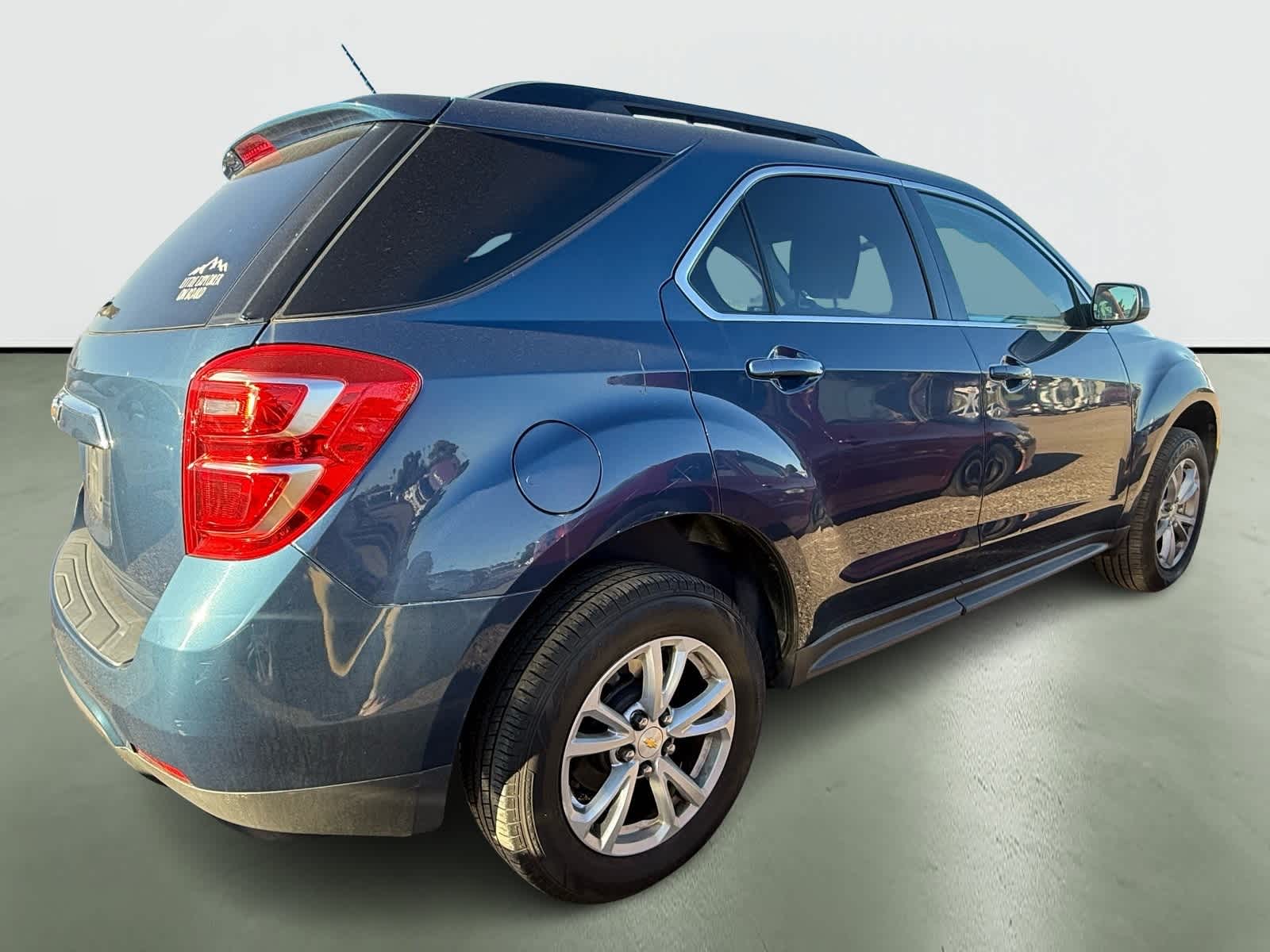 Thumbnail: 2017 Chevrolet Equinox - 4