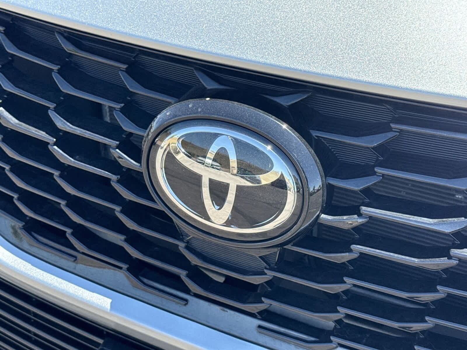 Thumbnail: 2024 Toyota Highlander - 32