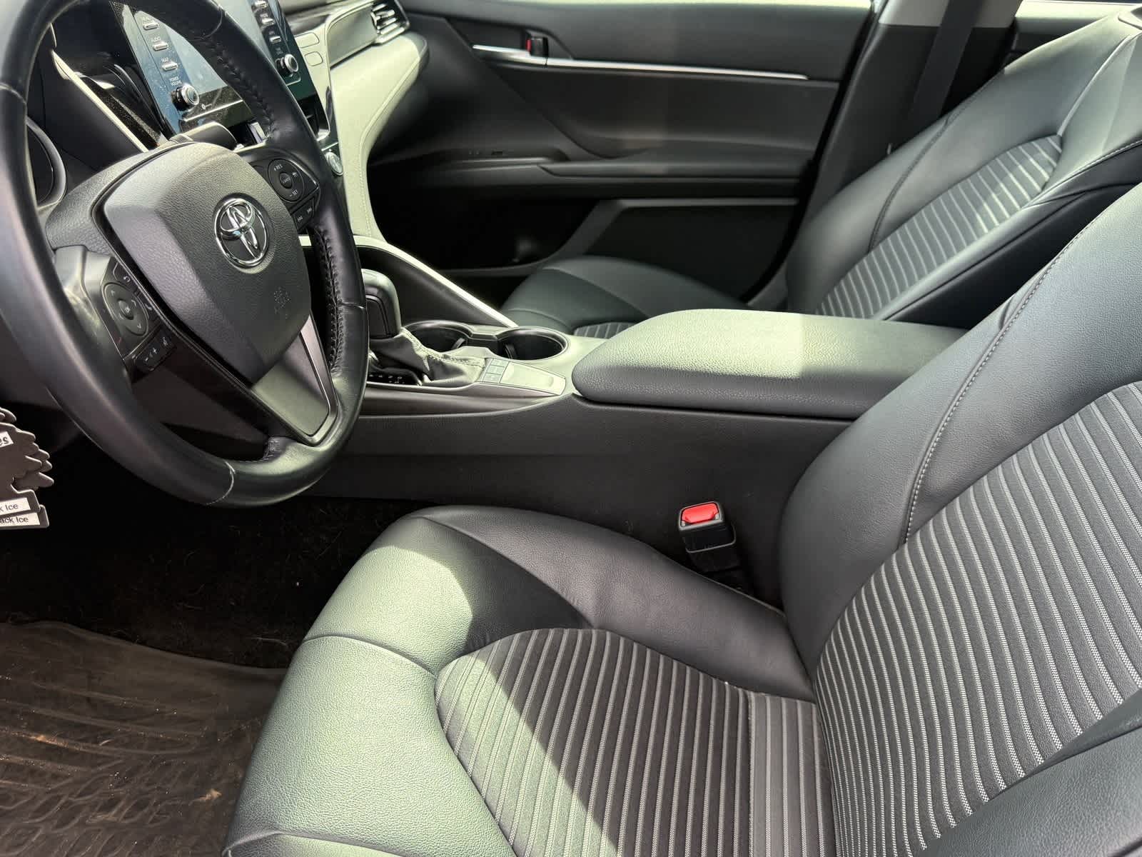 Thumbnail: 2022 Toyota Camry - 13